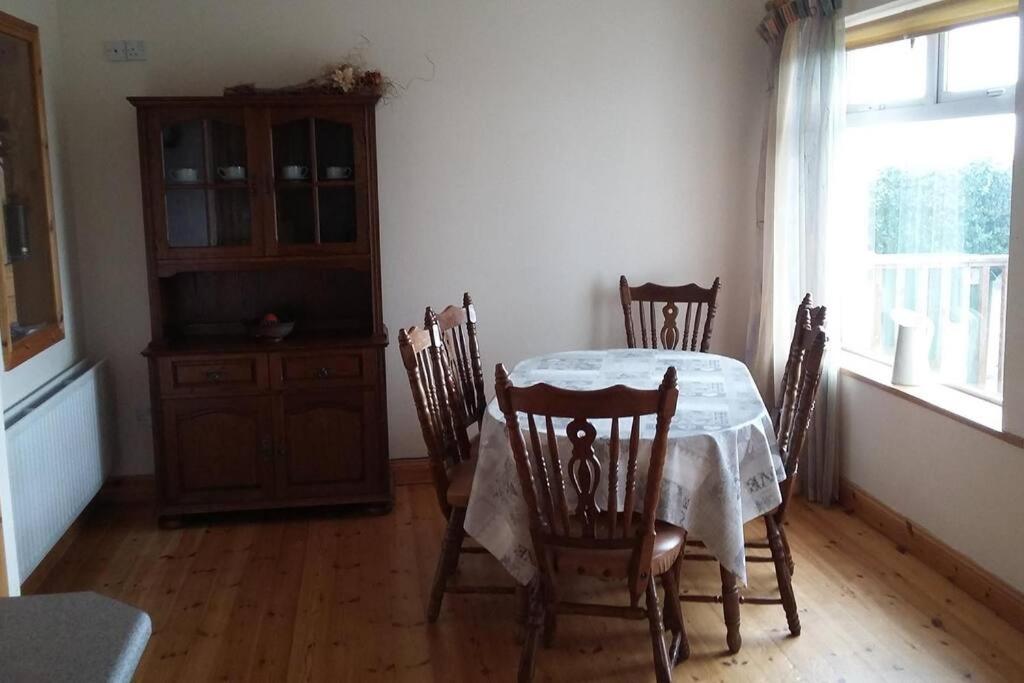 Three Sisters Holiday Home - 7km to Dingle view 4
