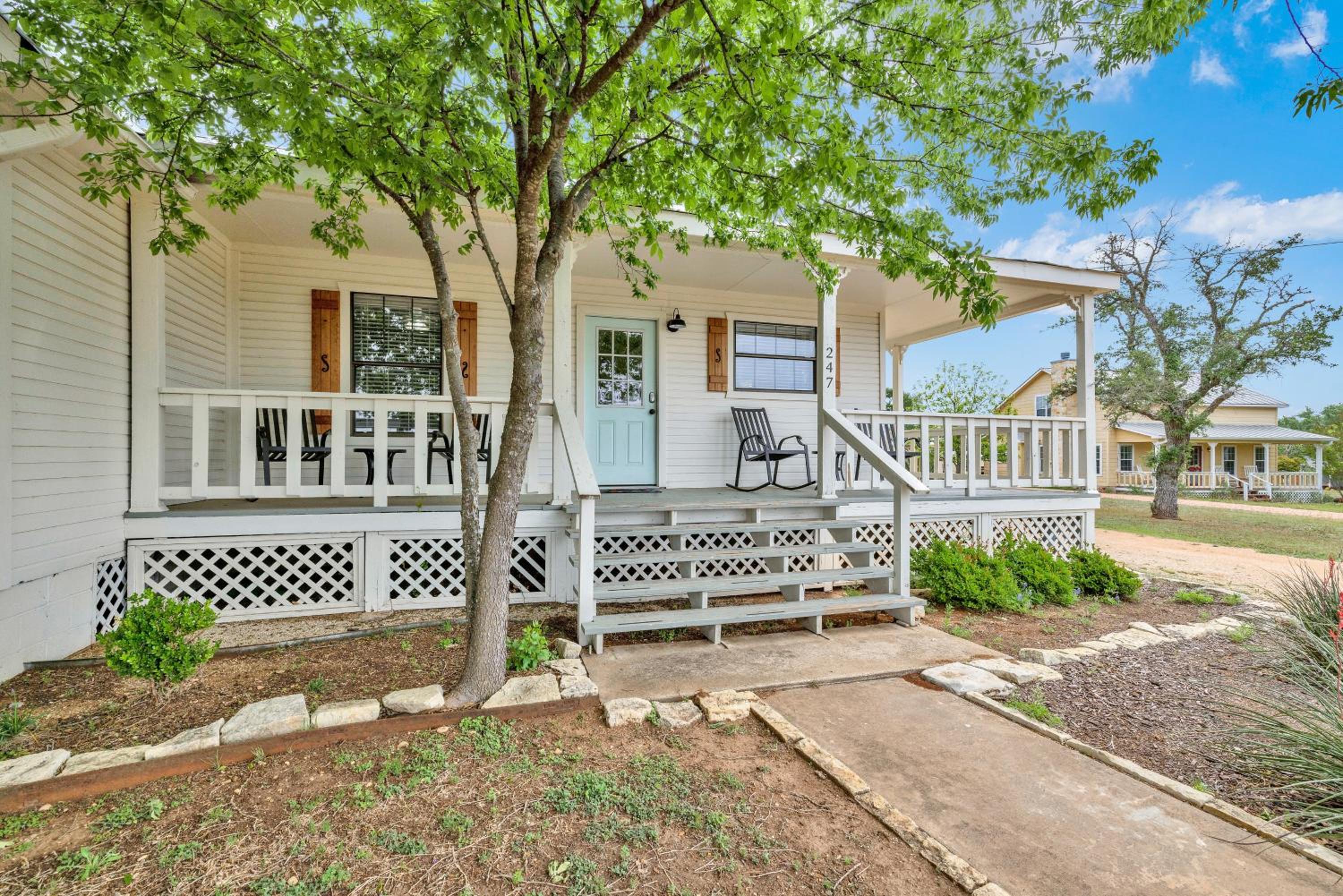 Gorgeous Home on Wine Trail with Fire Pit! view 3