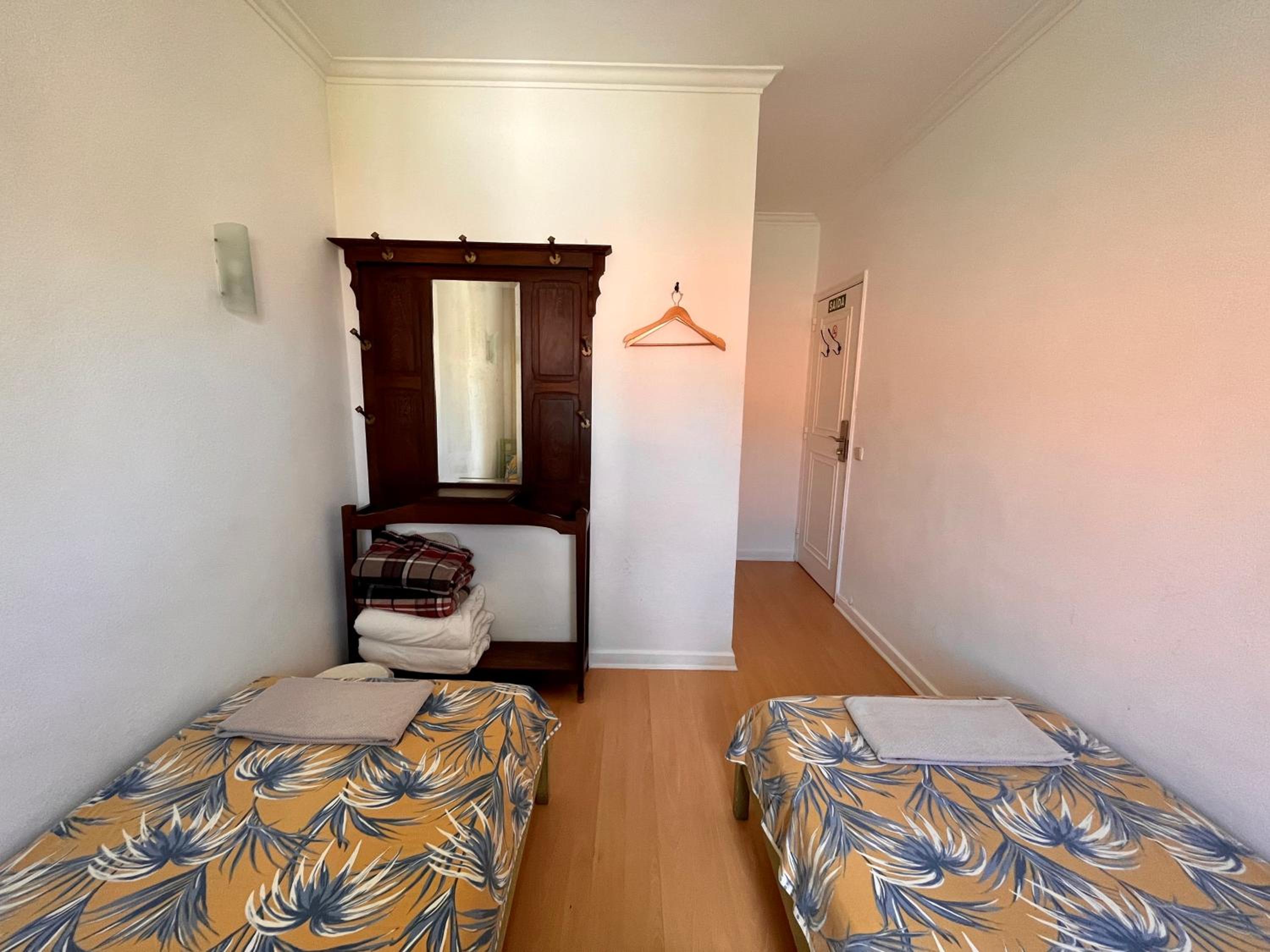 Ljmonade Hostel