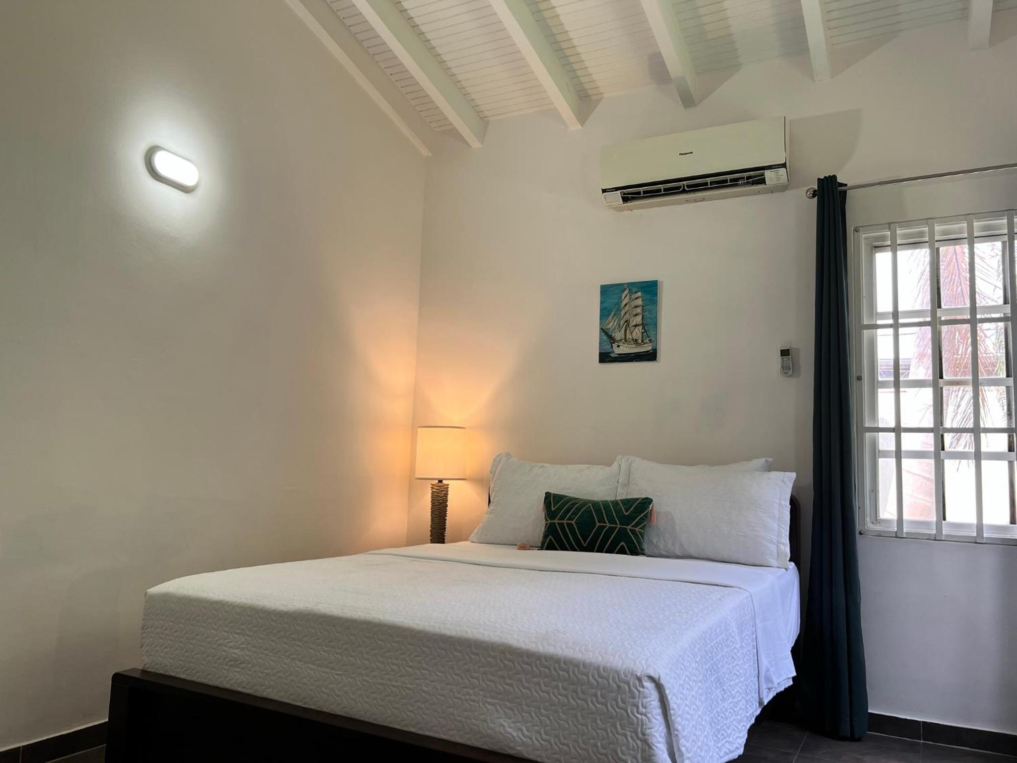 Luxury Villa with Private Pool near Mambo and Cabana beach