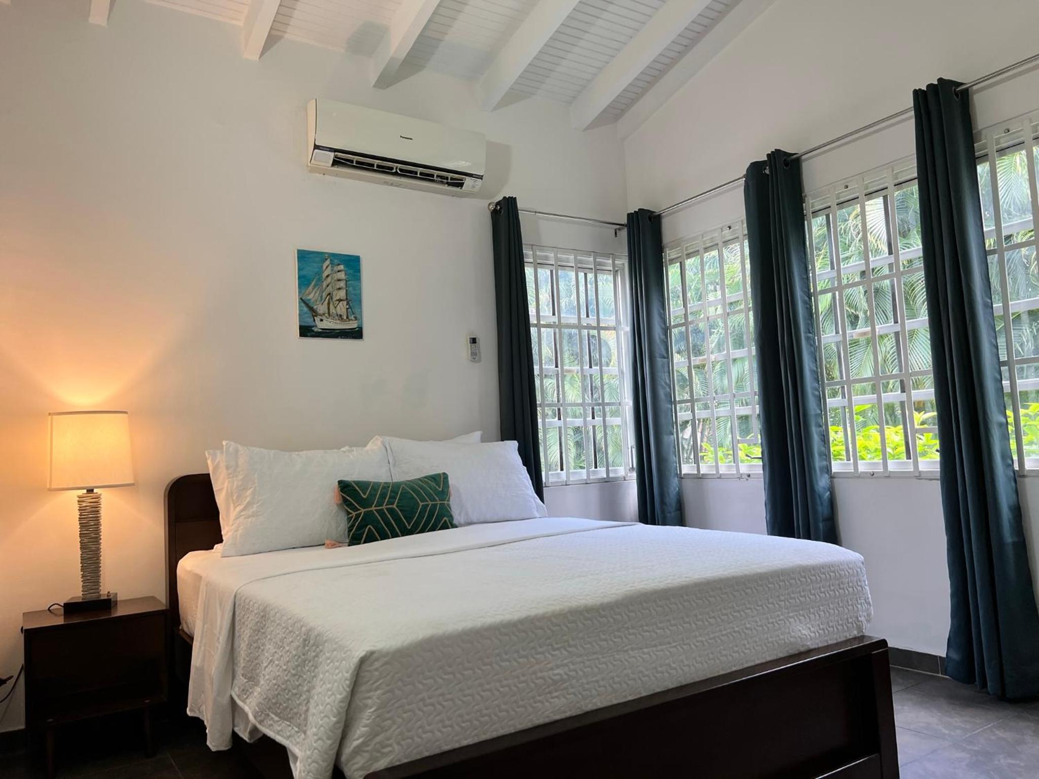 Luxury Villa with Private Pool near Mambo and Cabana beach