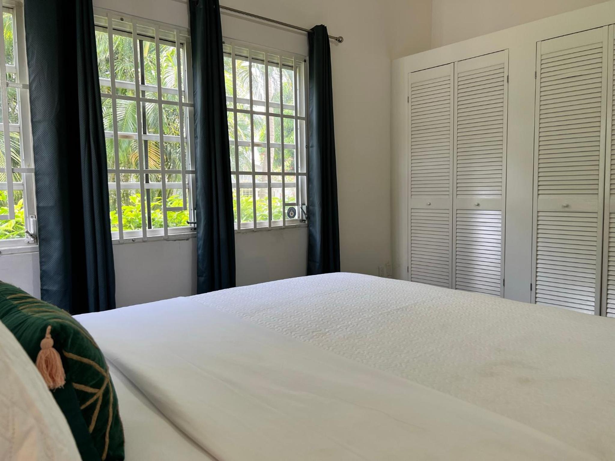 Luxury Villa with Private Pool near Mambo and Cabana beach