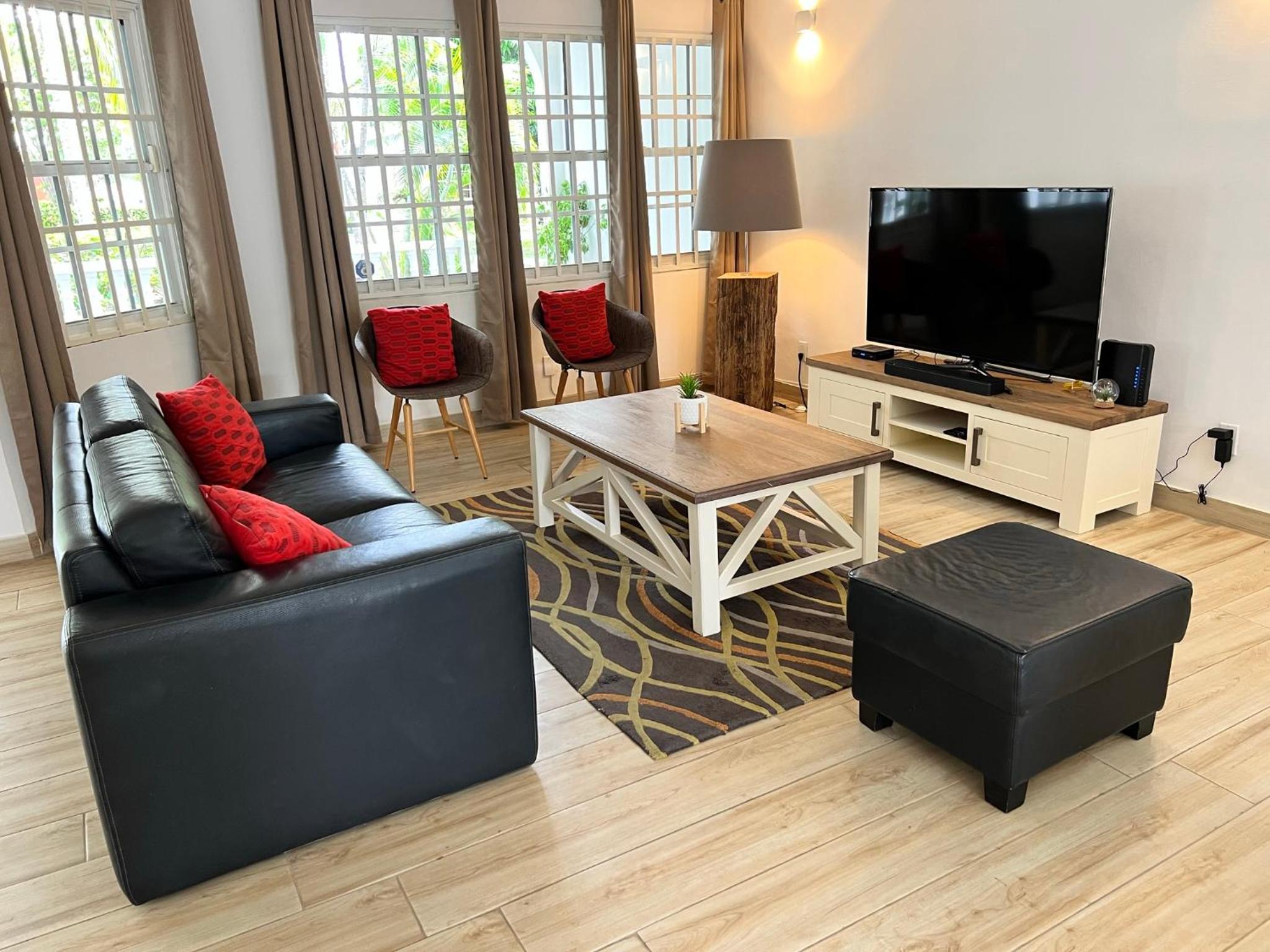 Luxury Villa with Private Pool near Mambo and Cabana beach