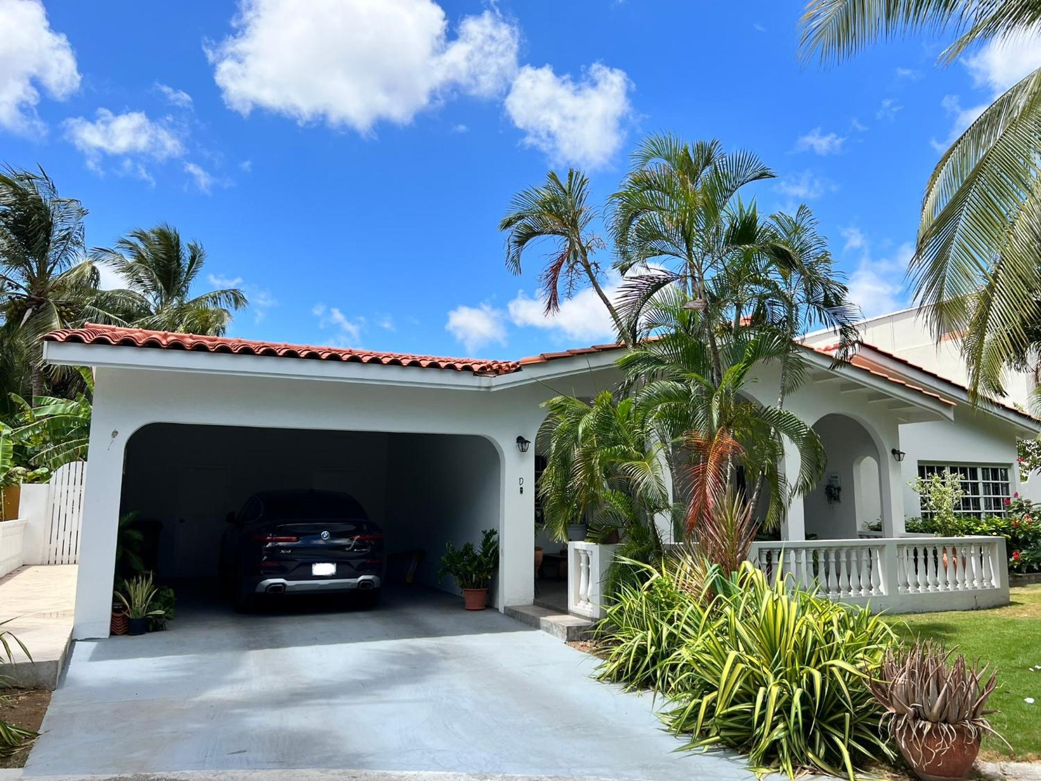 Luxury Villa with Private Pool near Mambo and Cabana beach
