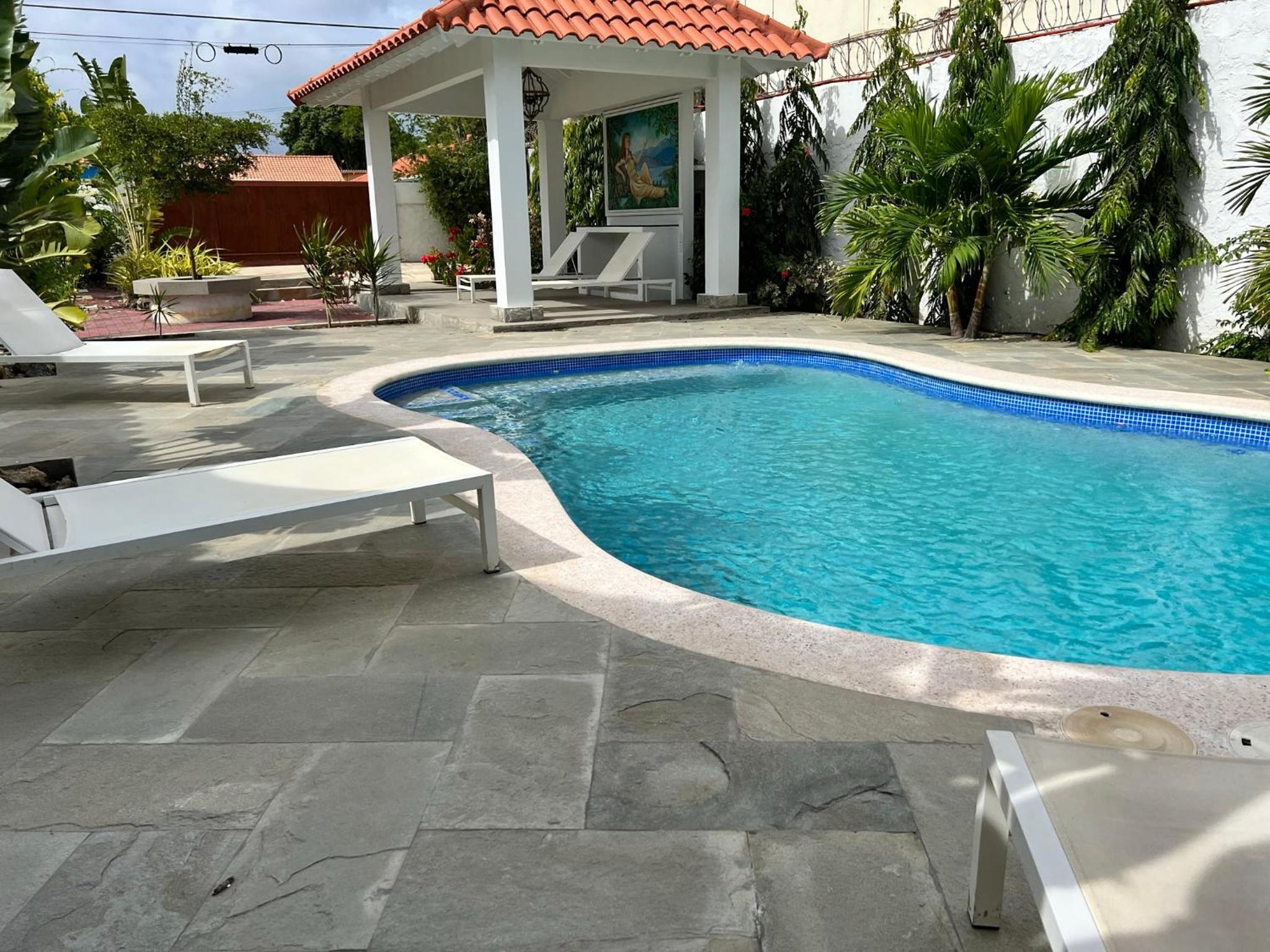 Luxury Villa with Private Pool near Mambo and Cabana beach