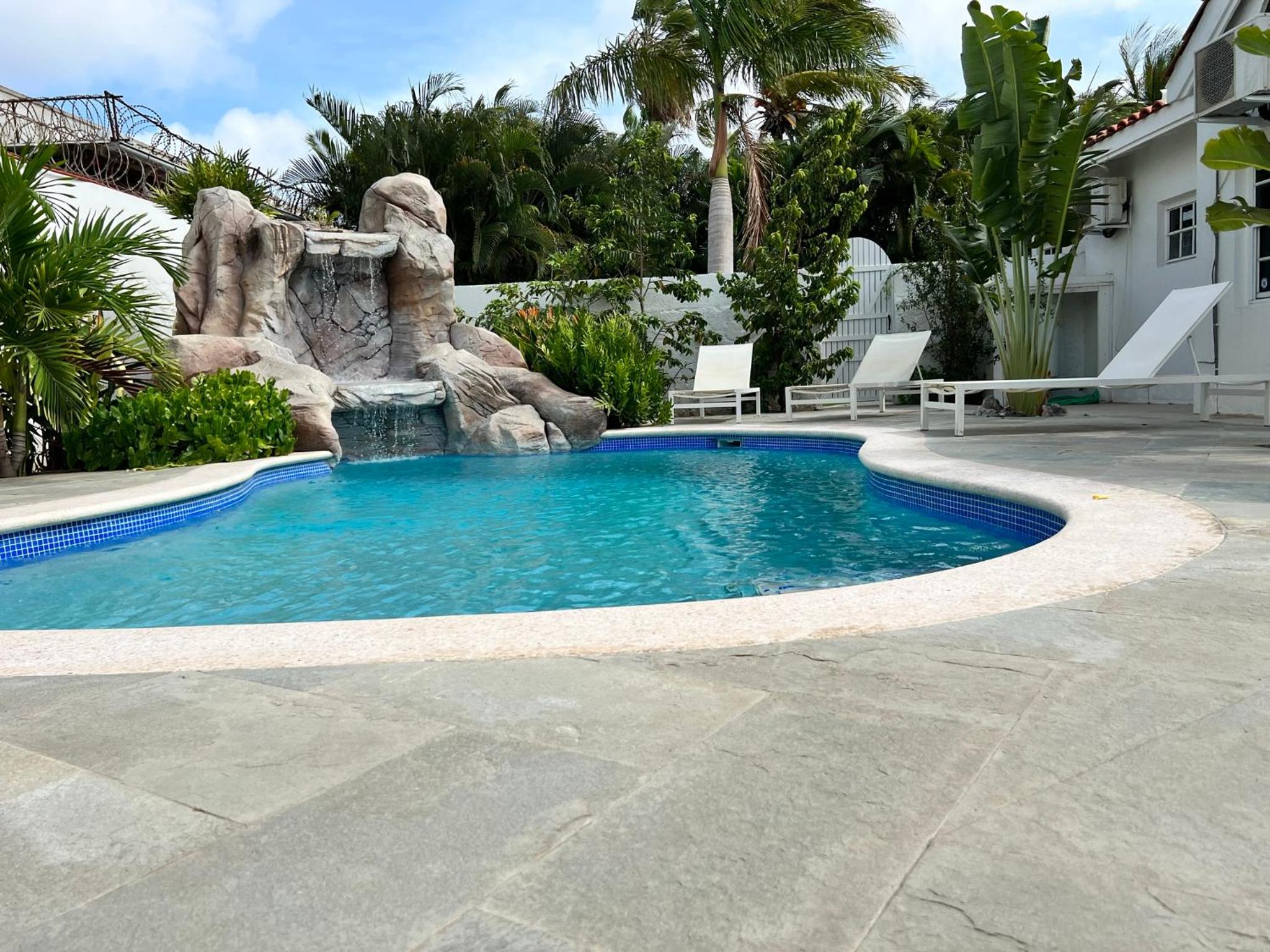 Luxury Villa with Private Pool near Mambo and Cabana beach