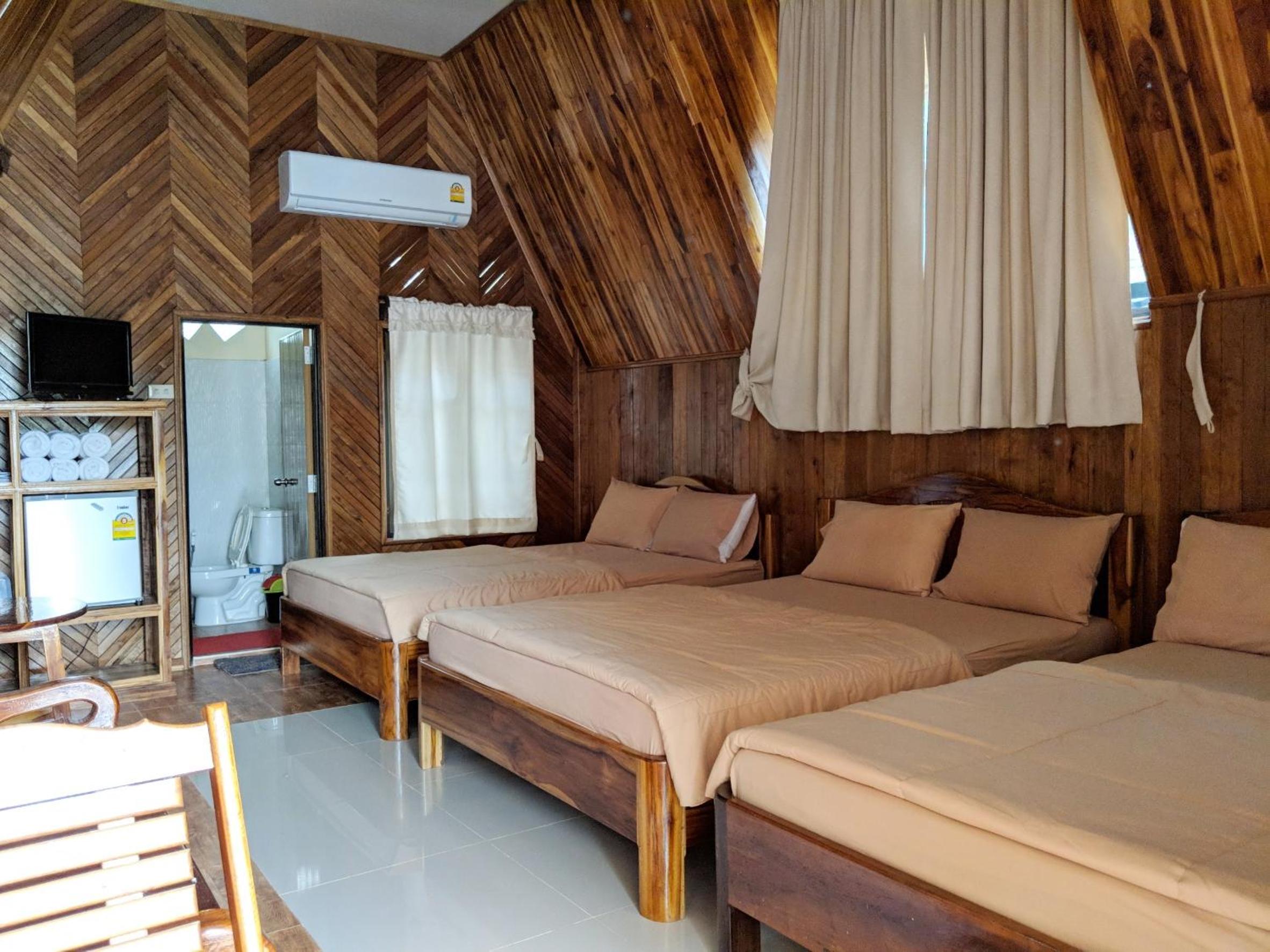 Bansuanphuhong Resort