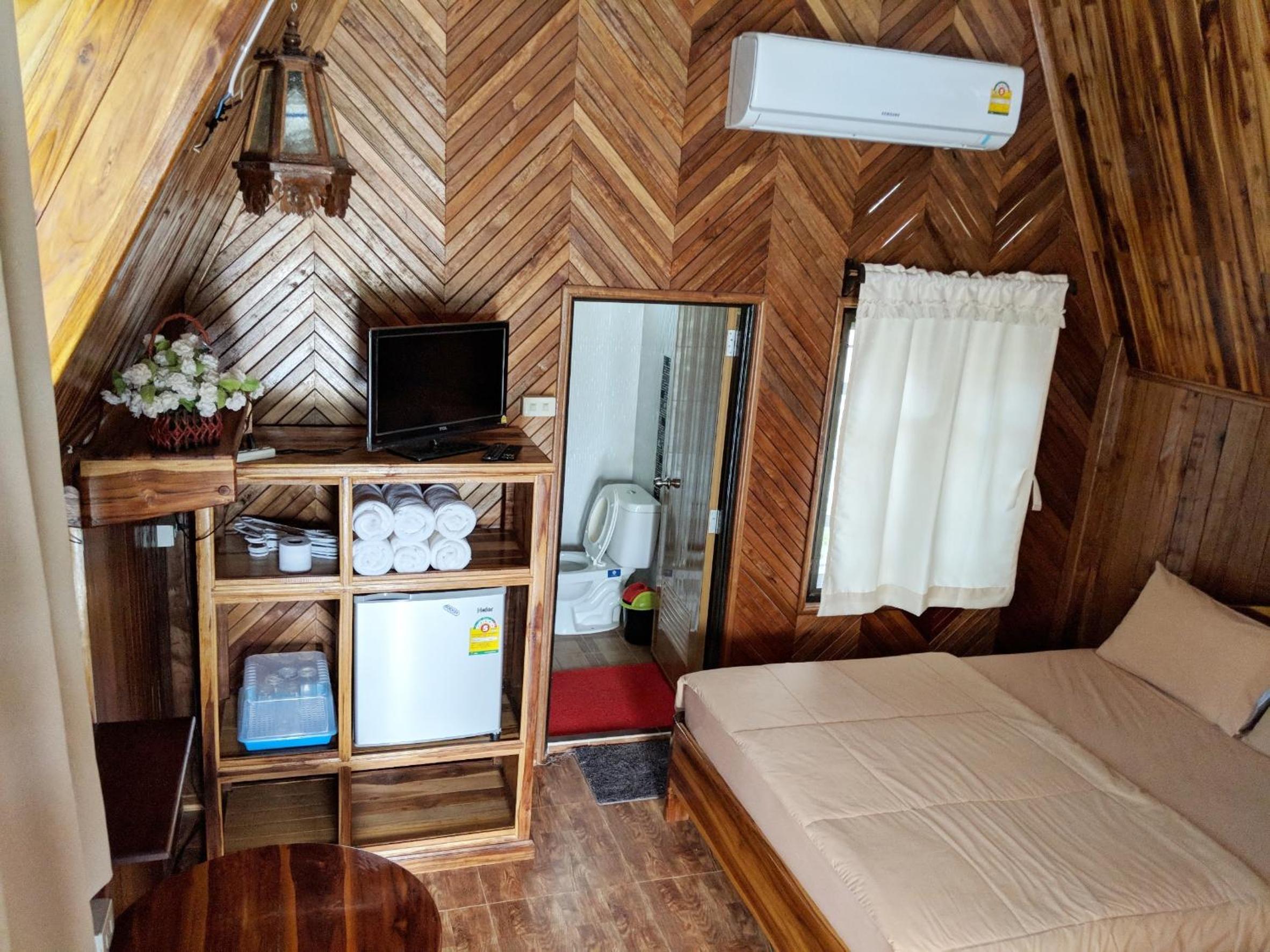 Bansuanphuhong Resort