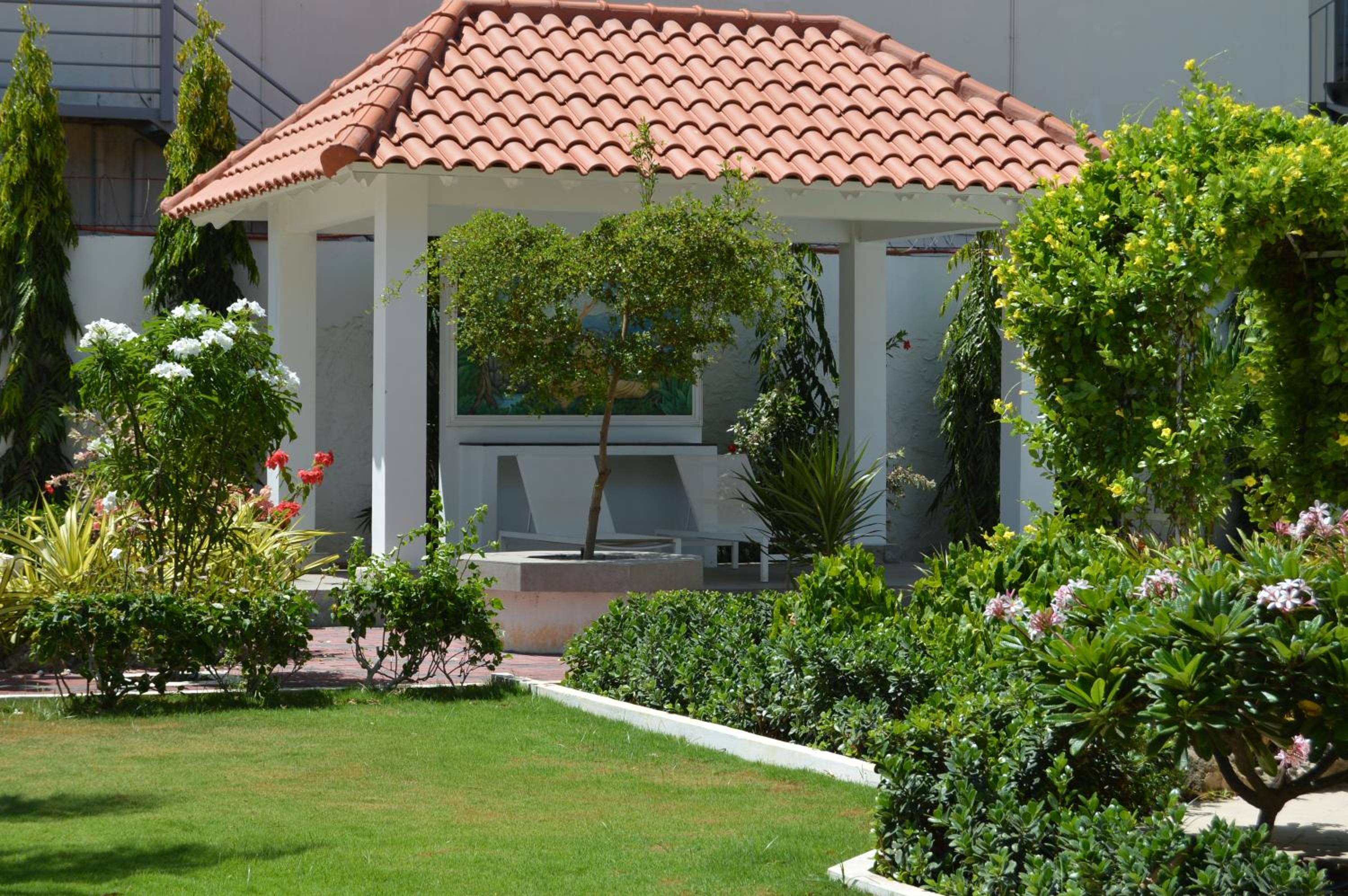Luxury Villa with Private Pool near Mambo and Cabana beach