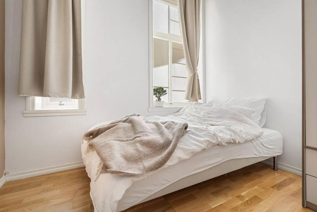 Luxurious Retreat in the Middle of City Center view 5