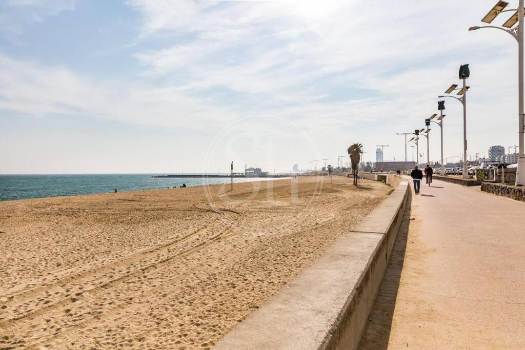 Beachfront with terrace for 8