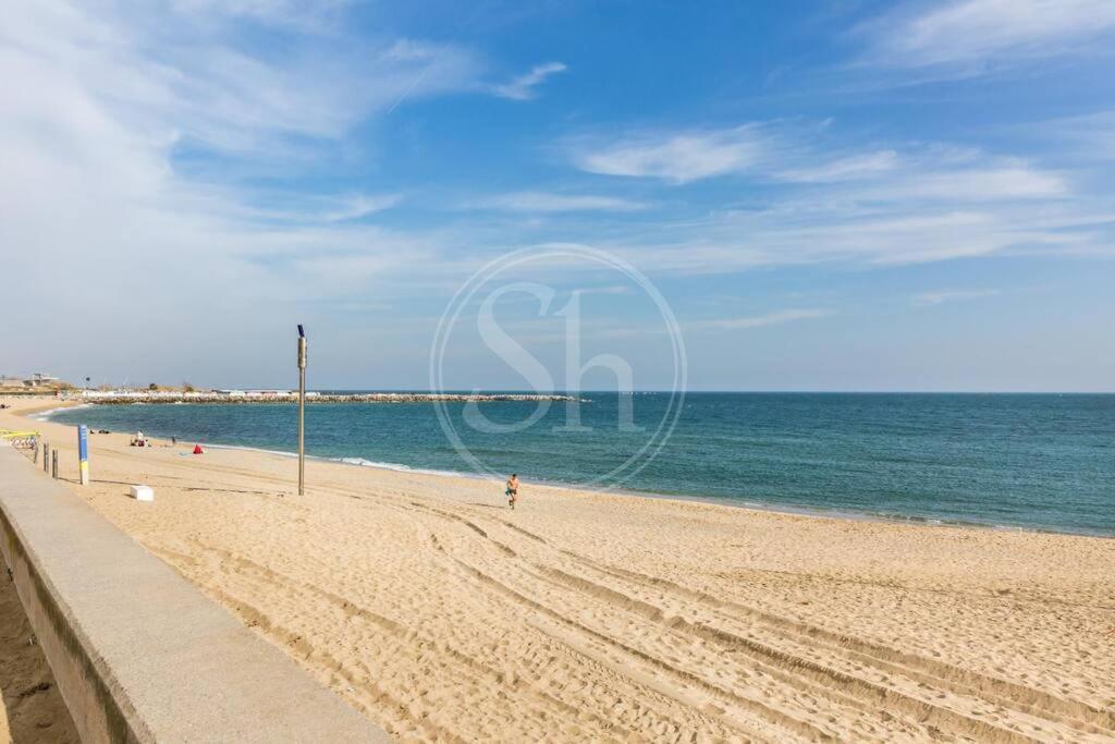 Beachfront with terrace for 8