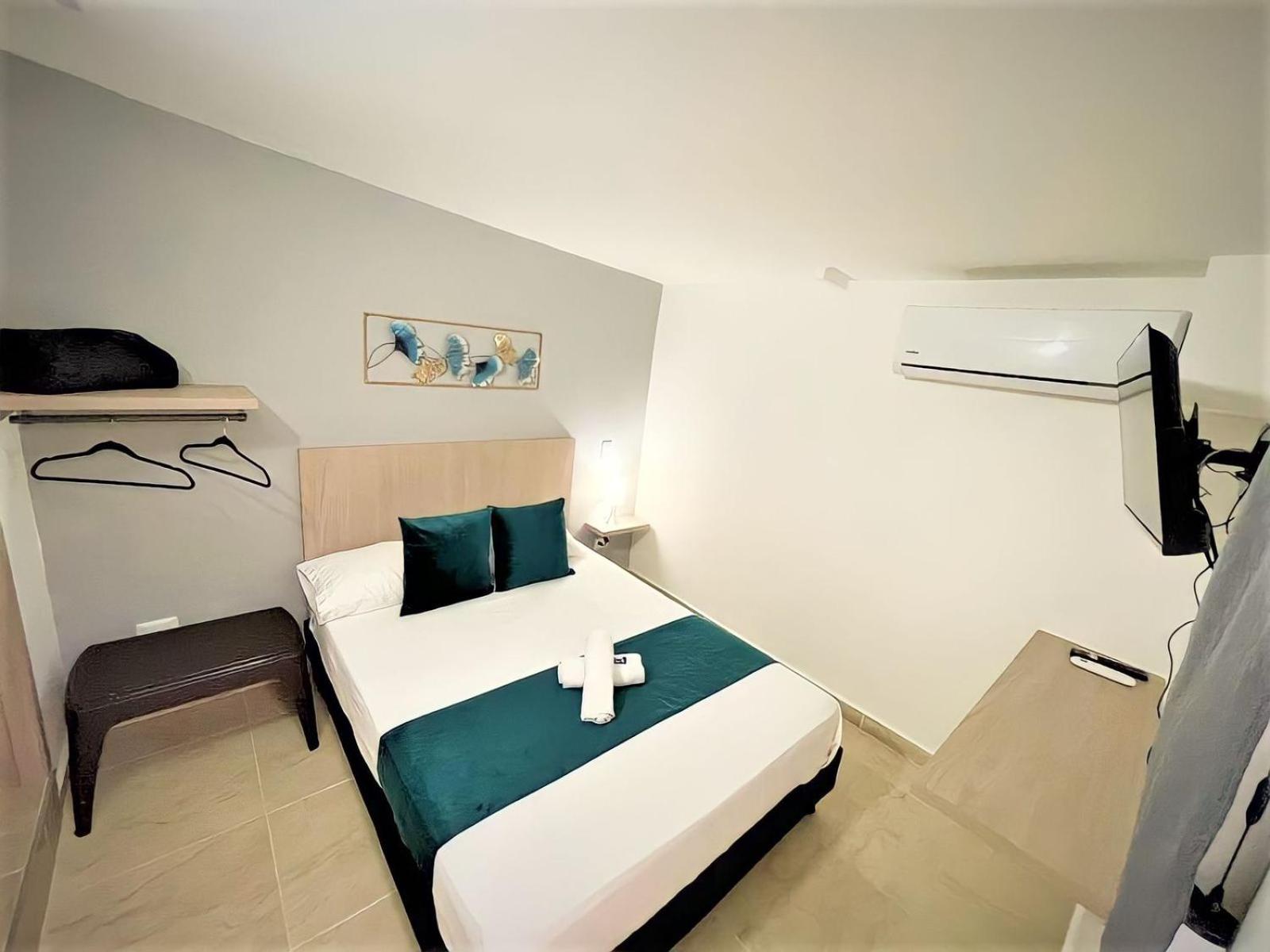 Hotel 12 Nights