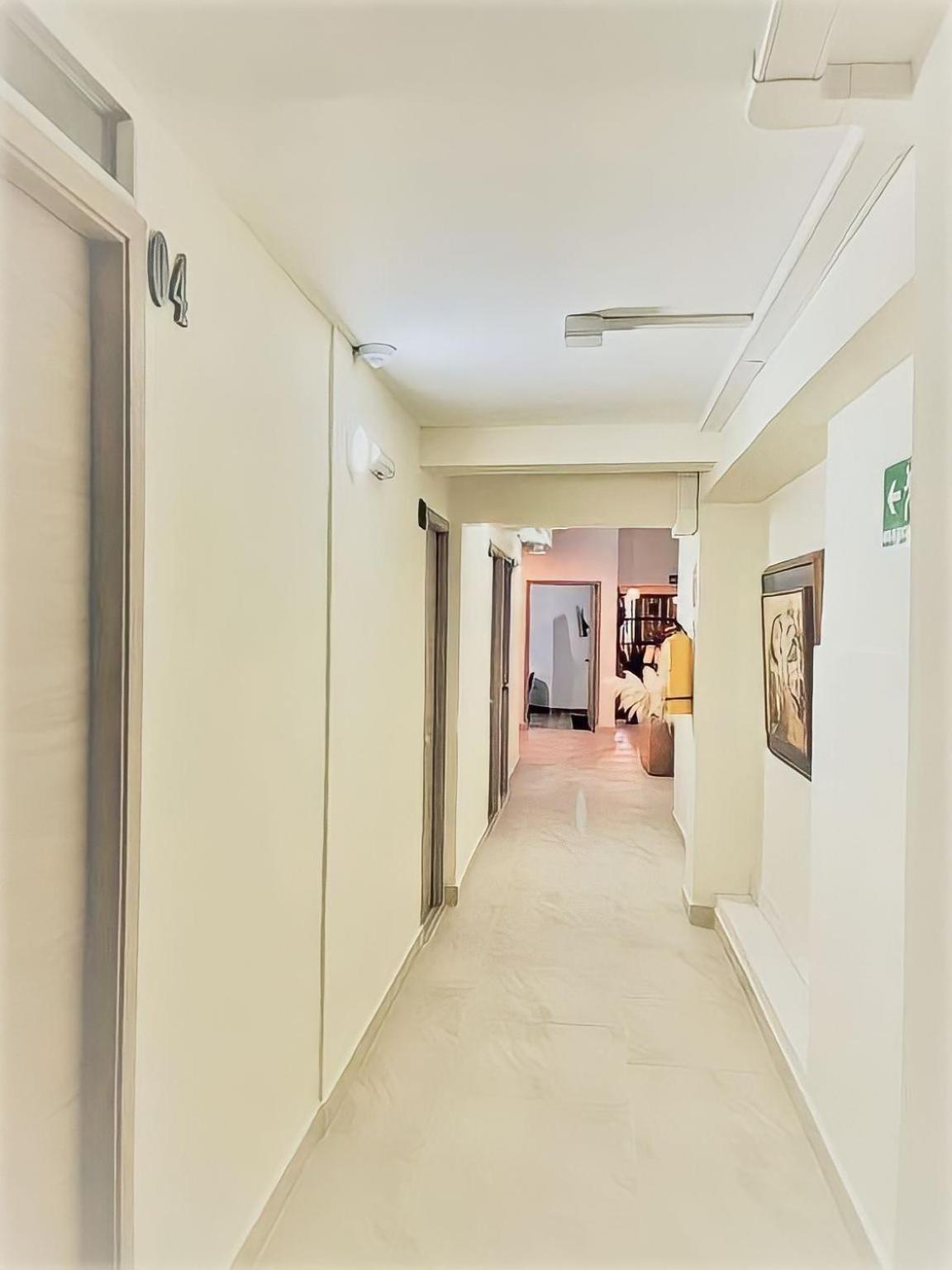 Hotel 12 Nights