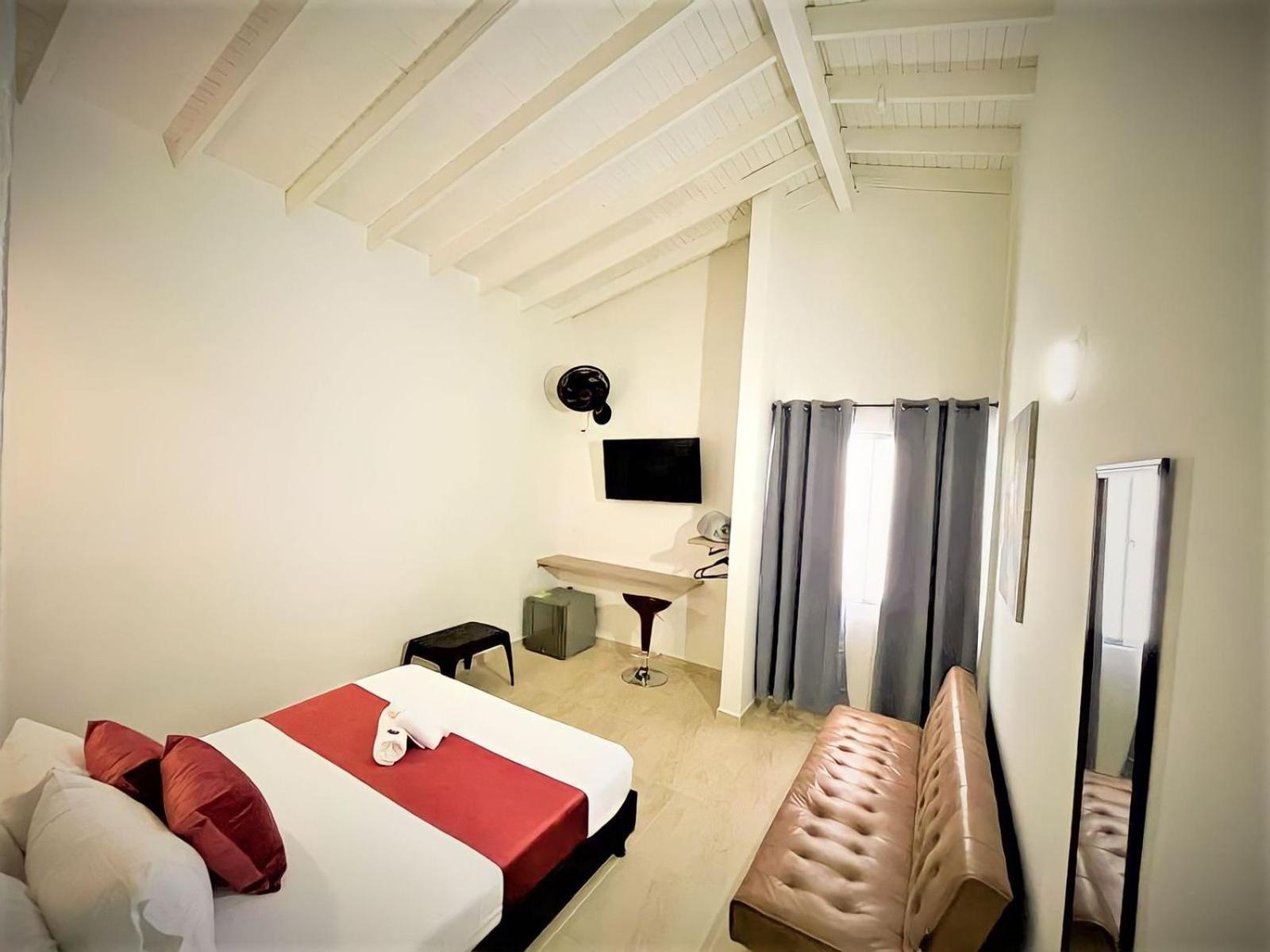 Hotel 12 Nights