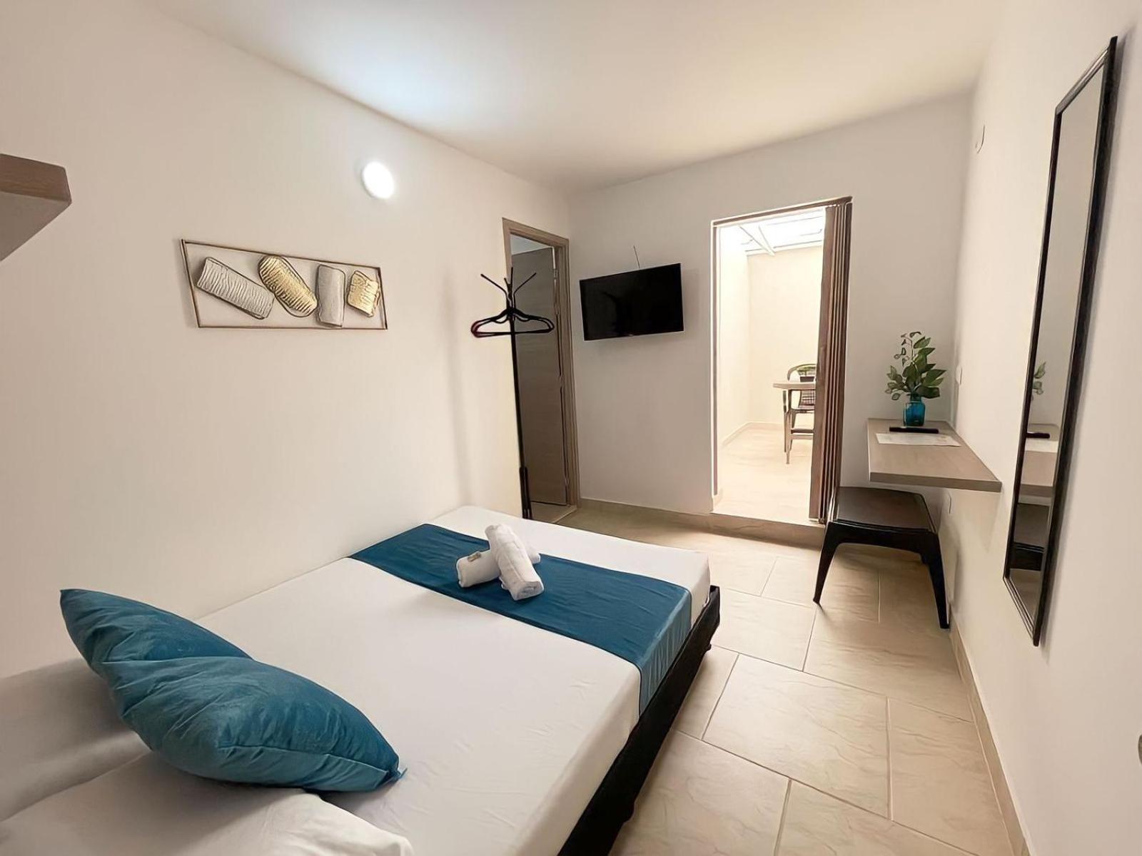 Hotel 12 Nights