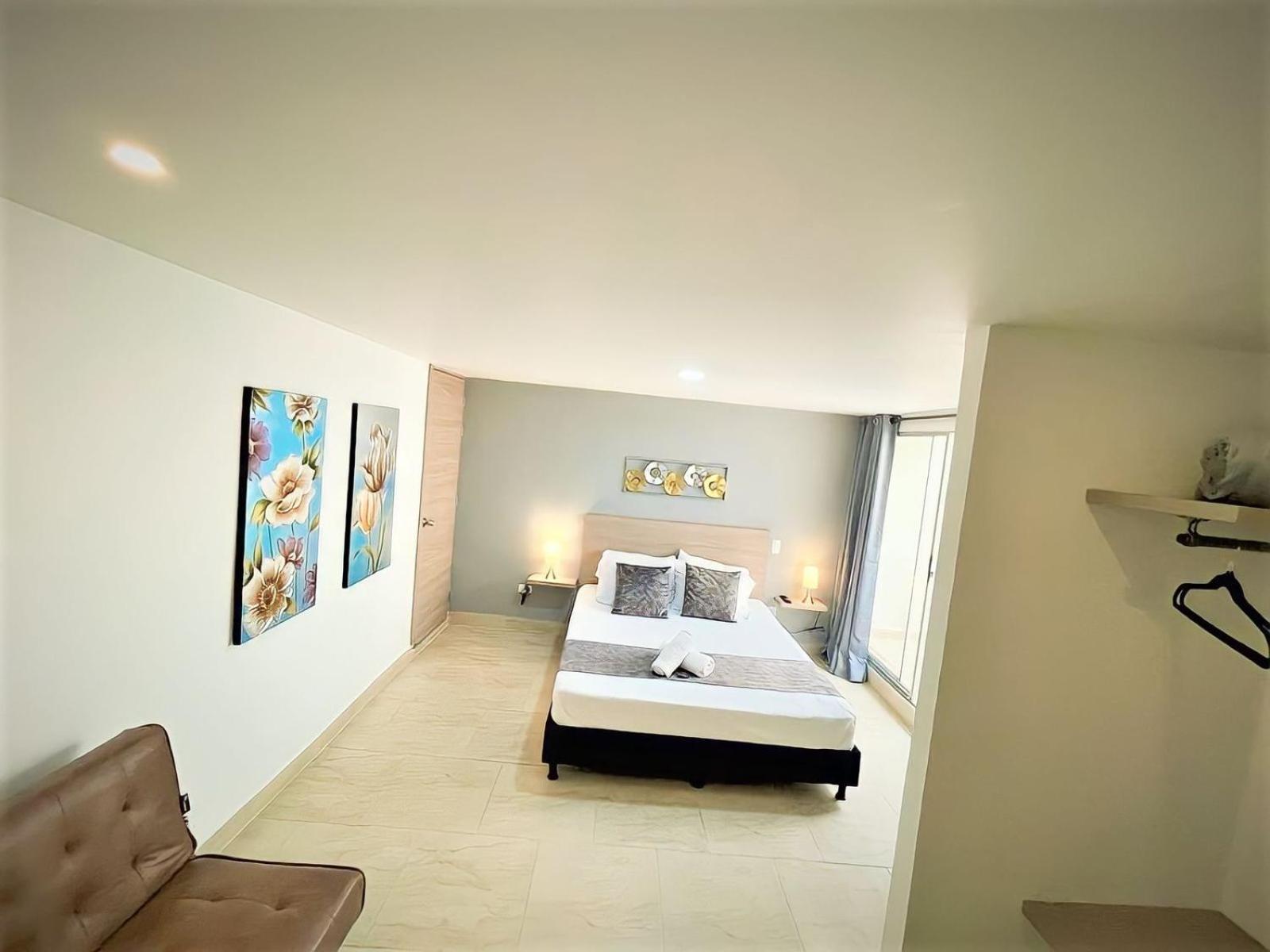 Hotel 12 Nights