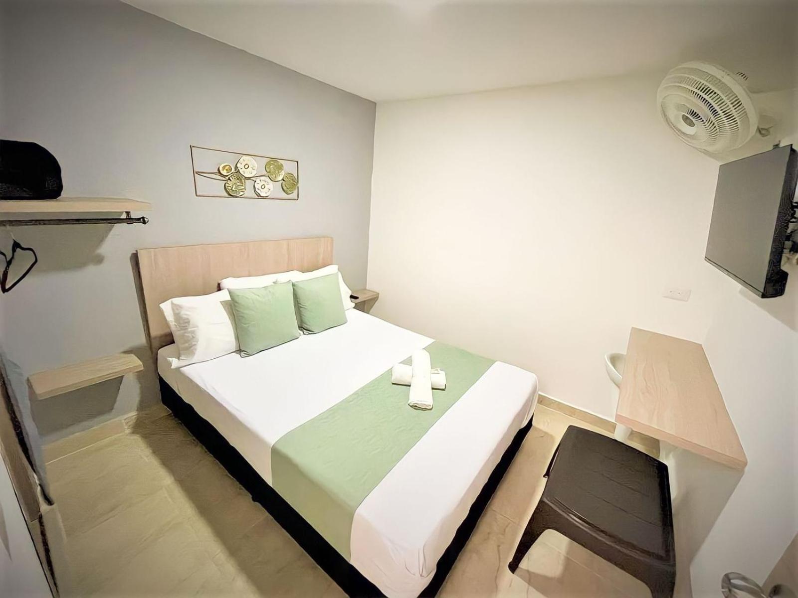 Hotel 12 Nights