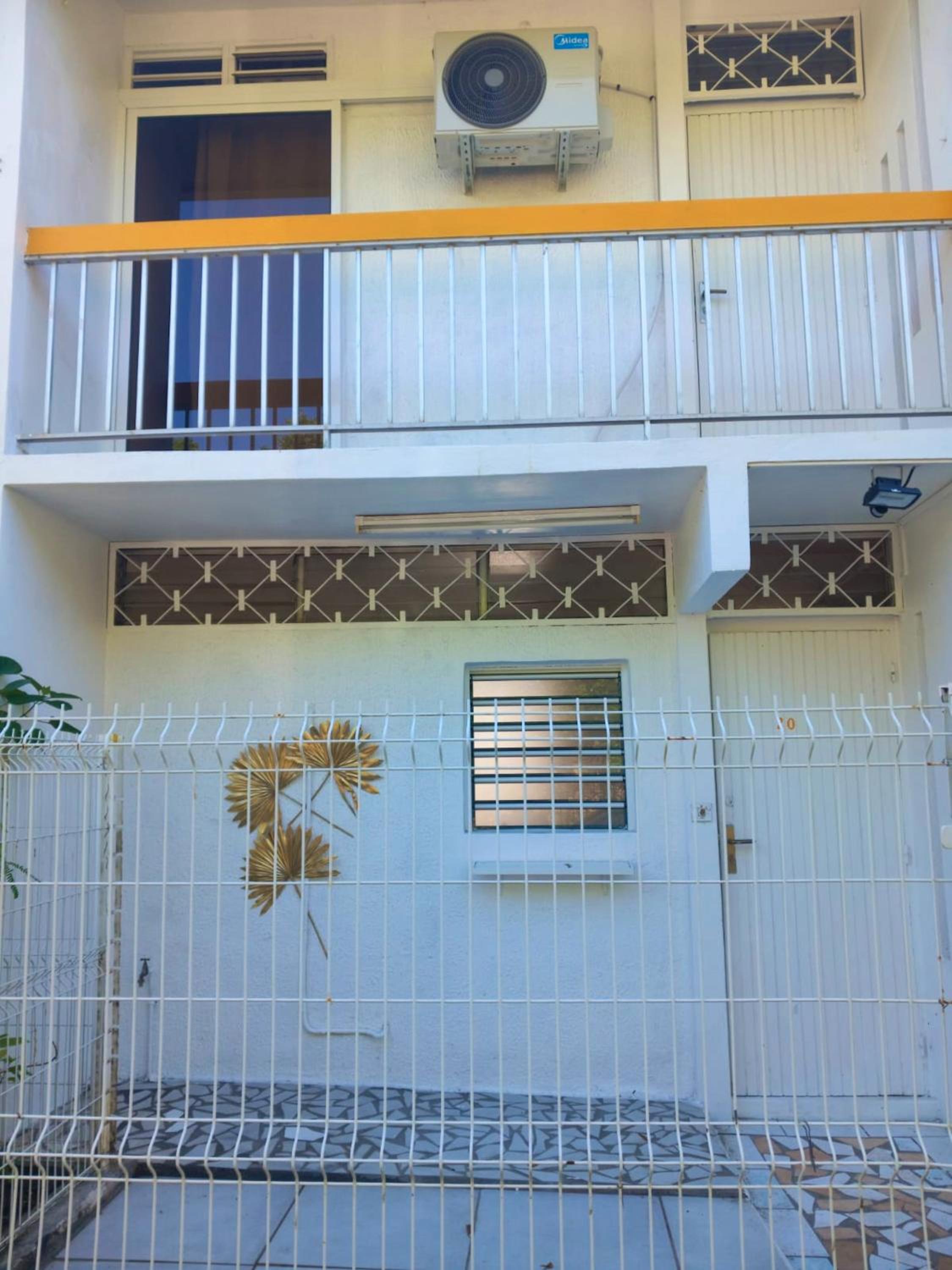 Maison confortable a Sainte Anne avec jardin prive view 3