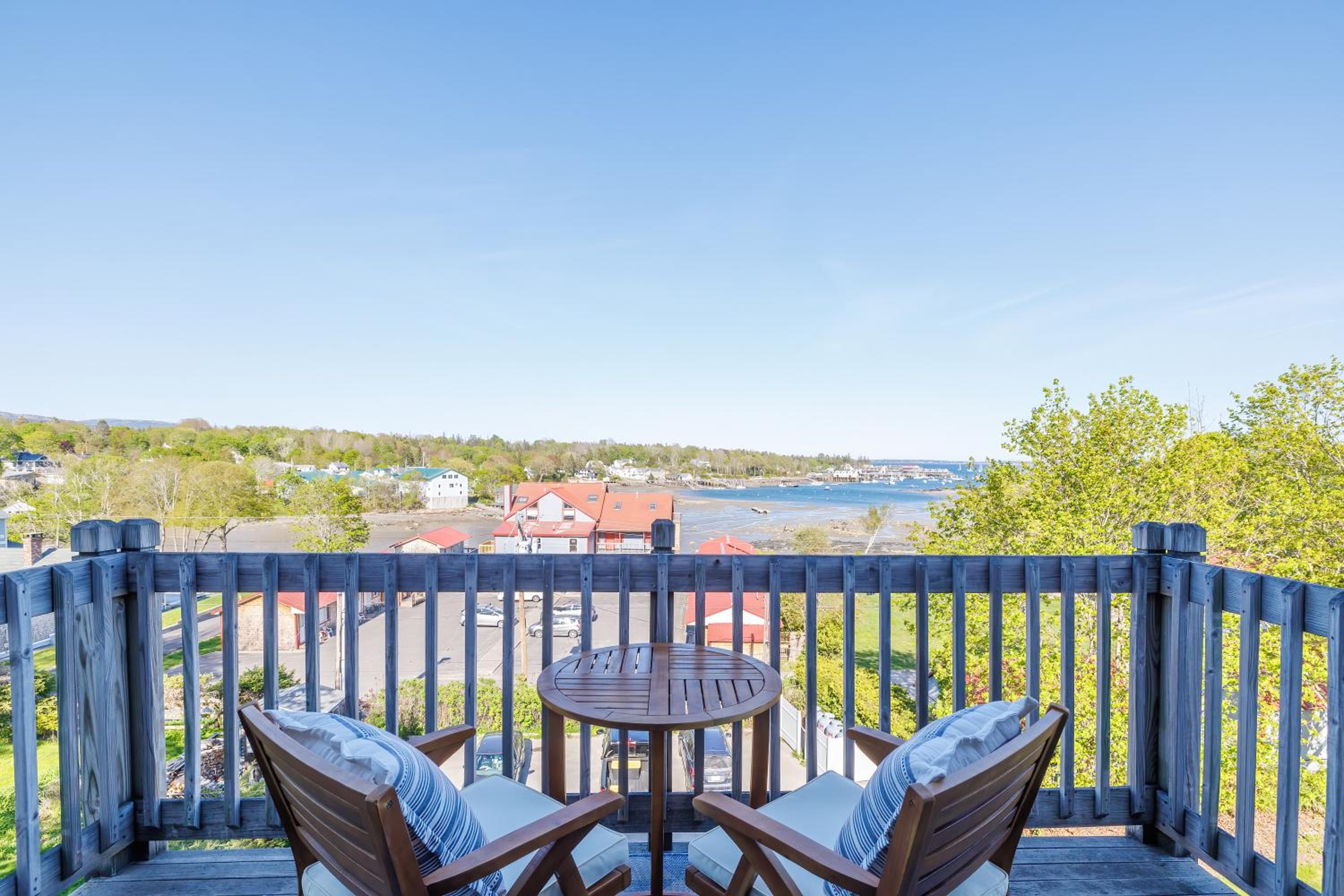 Hotel Top Floor Condo w/ Ocean Views [Admirals Quarters] - Image 1