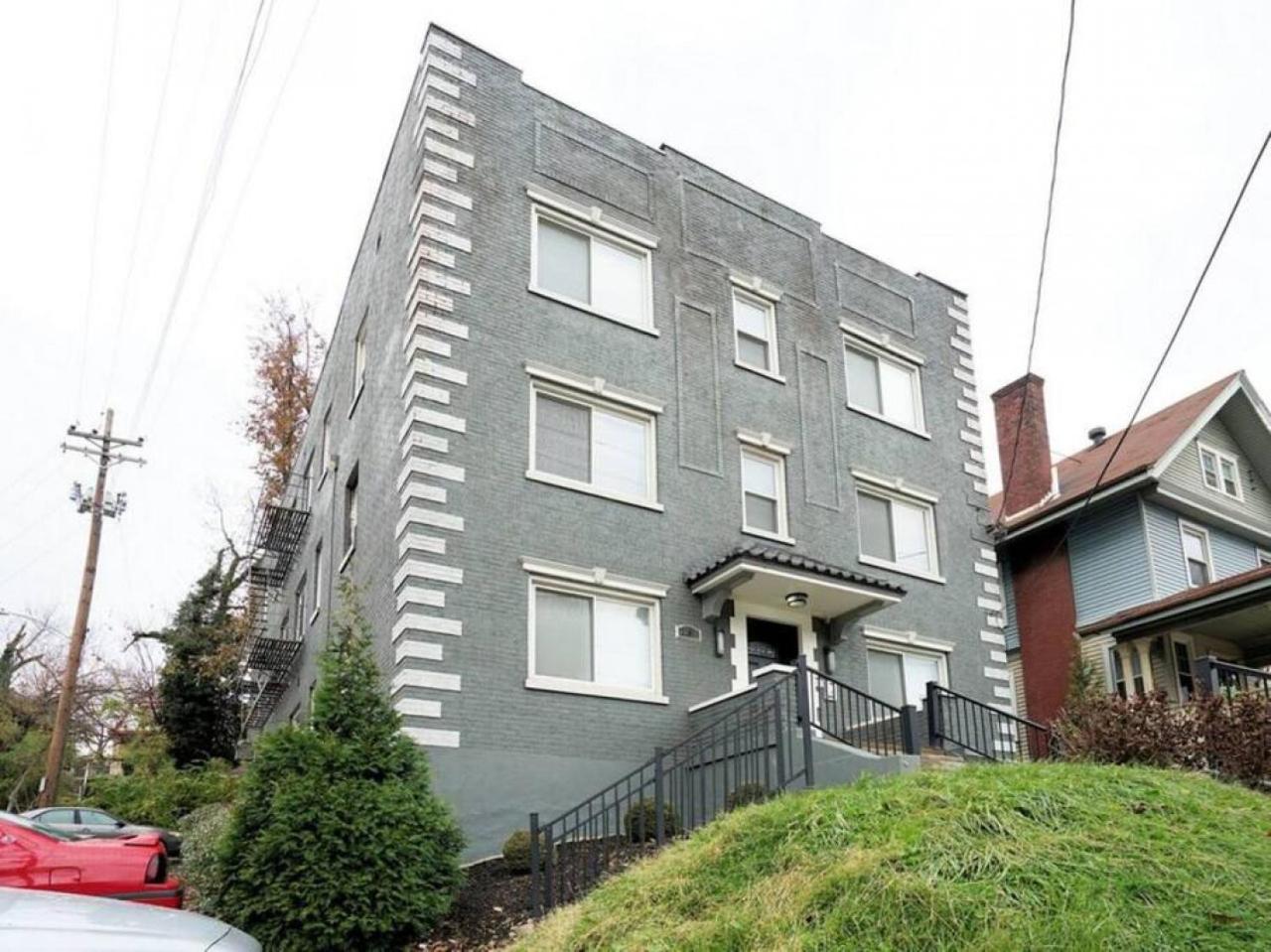 Bright 2BR near downtown view 2
