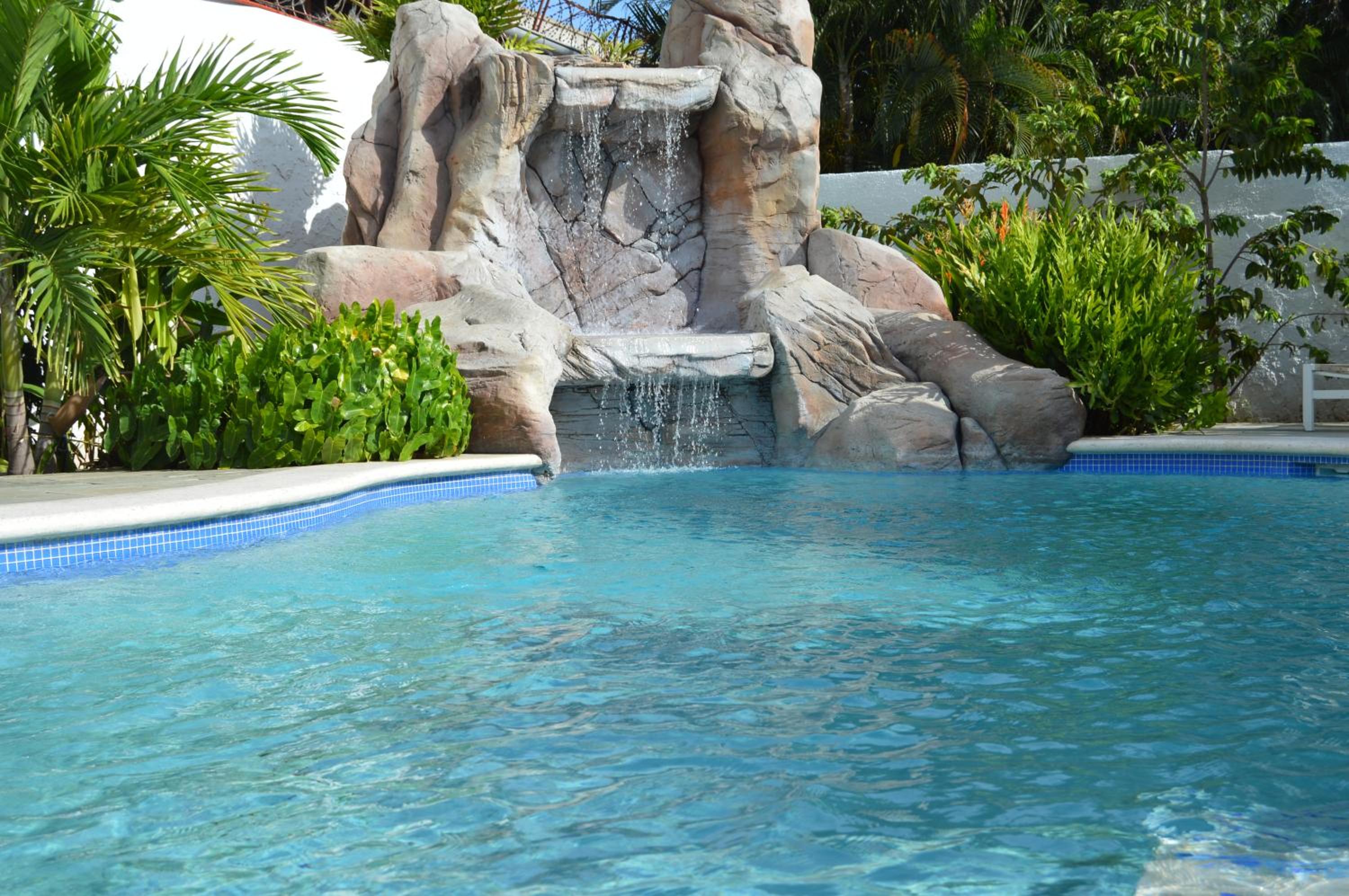 Luxury Villa with Private Pool near Mambo and Cabana beach