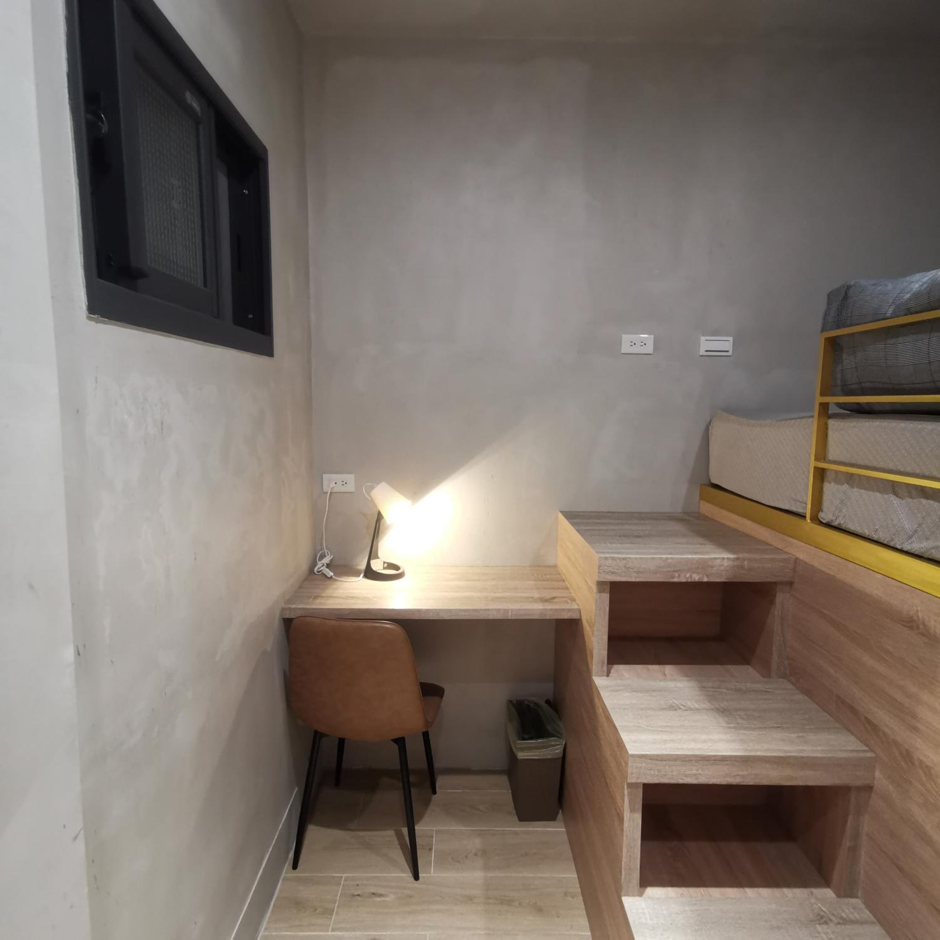 橙舍一館 TW Hostel I