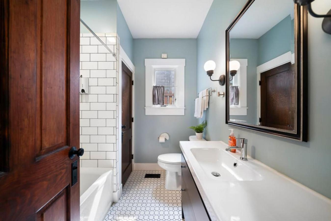 Walkable 2BR near Findlay Market Downtown UC view 2