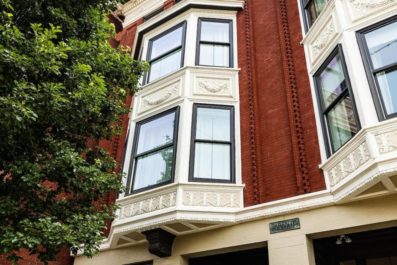 Washington Park 2BR w Rooftop Patio Free Parking view 3