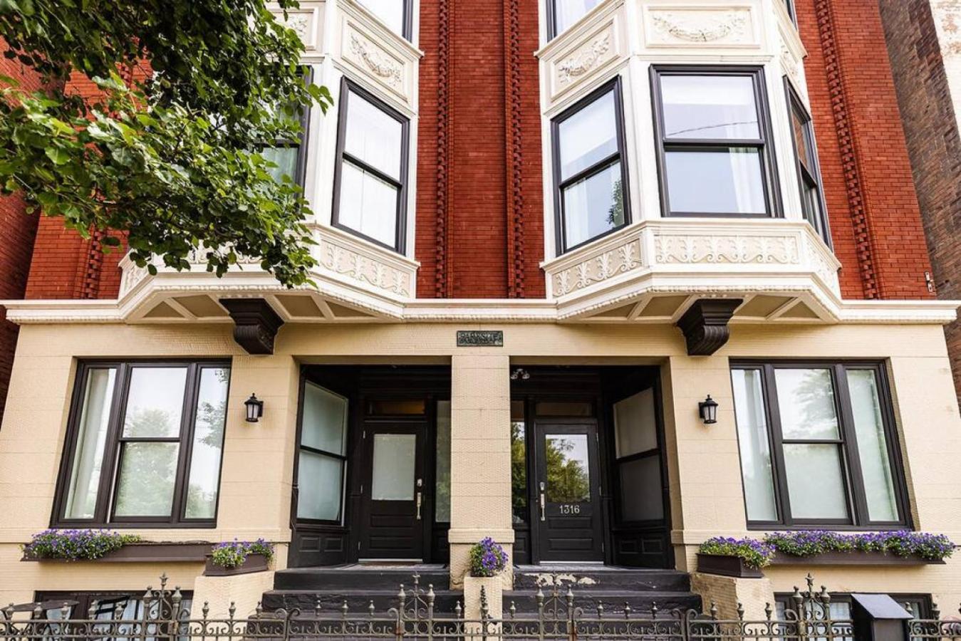 Washington Park 2BR w Rooftop Patio Free Parking view 4