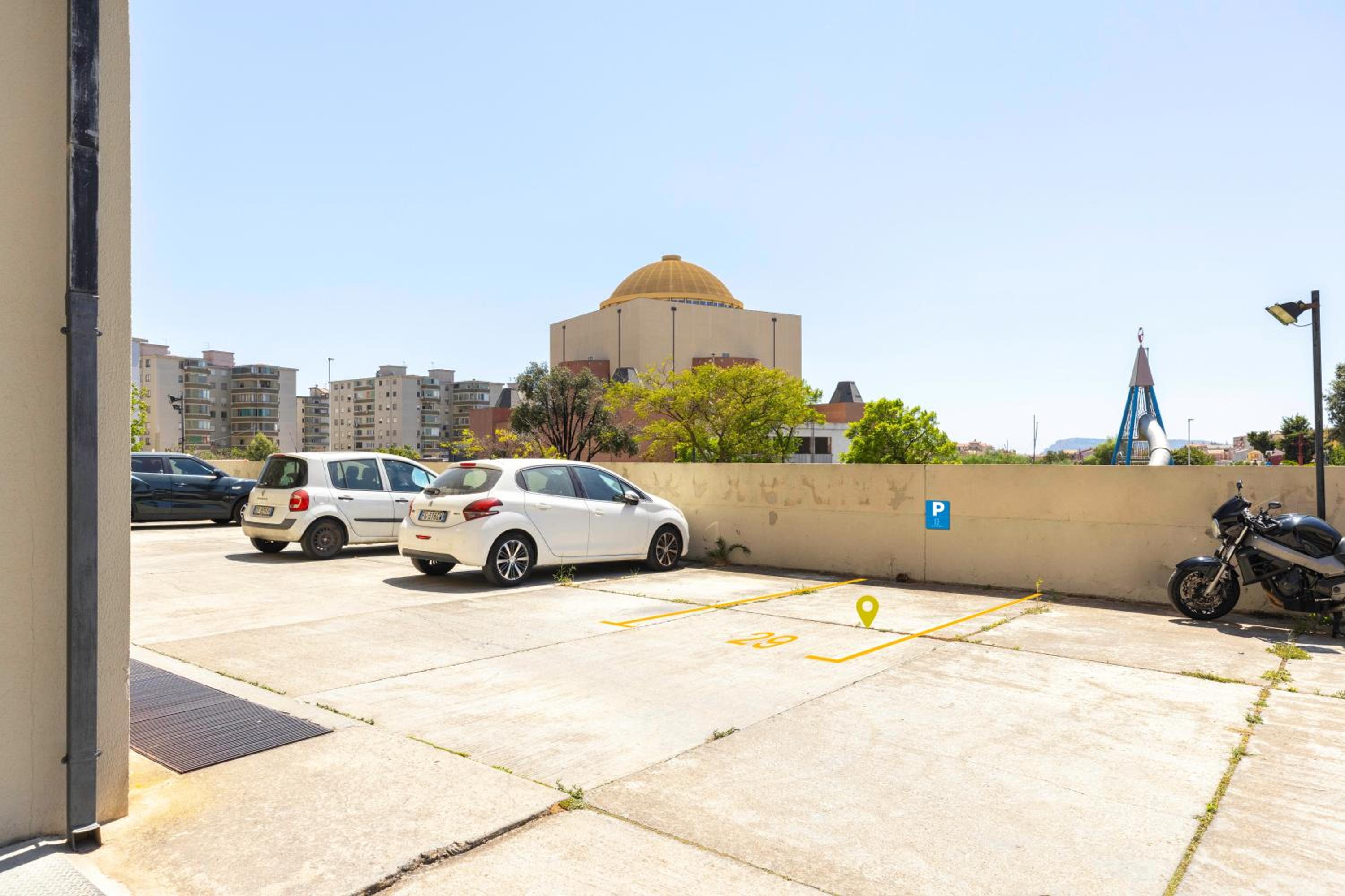 Ice Apartment - Free Wifi & Parking view 2
