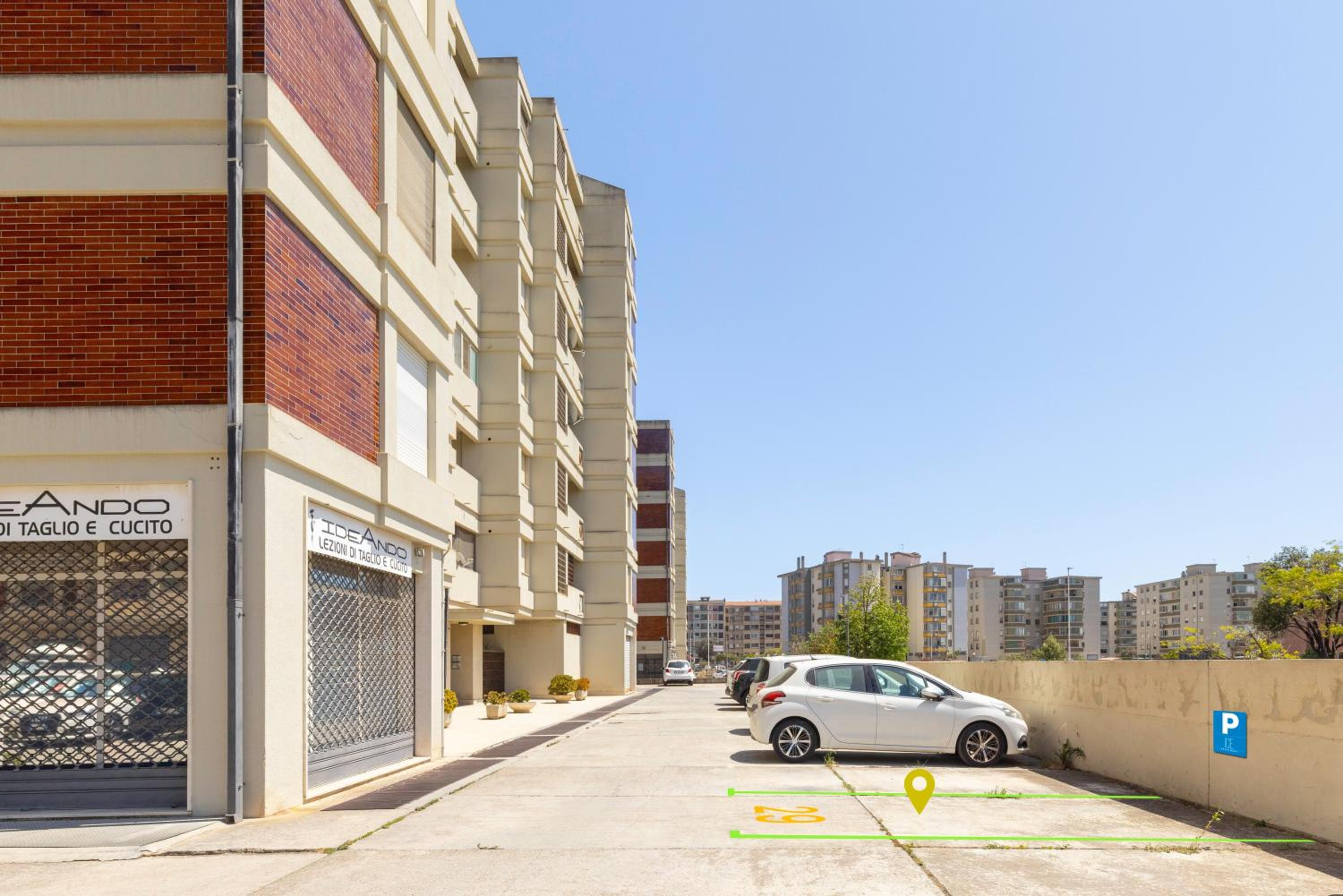 Ice Apartment - Free Wifi & Parking view 3