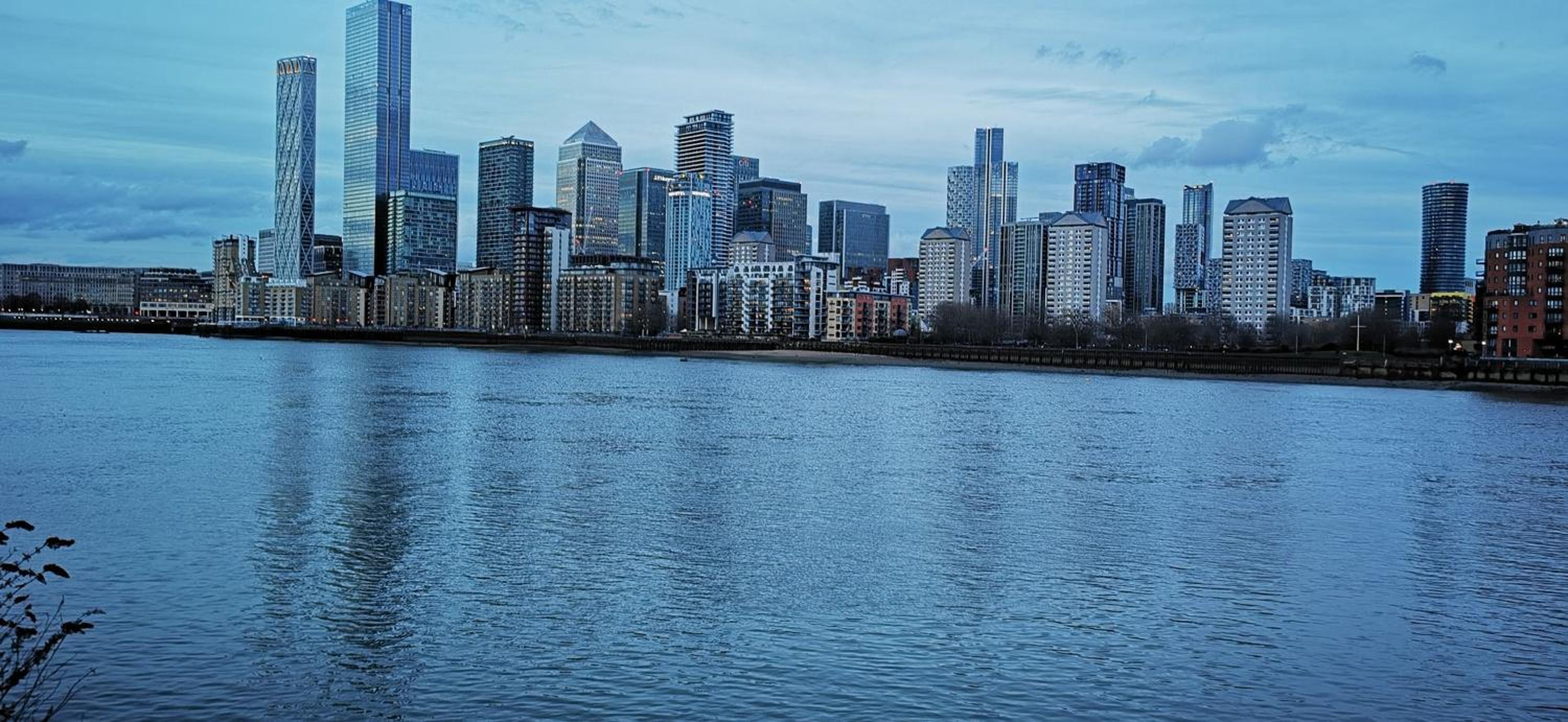 Stunning Massive Bedroom +Direct Thames River View