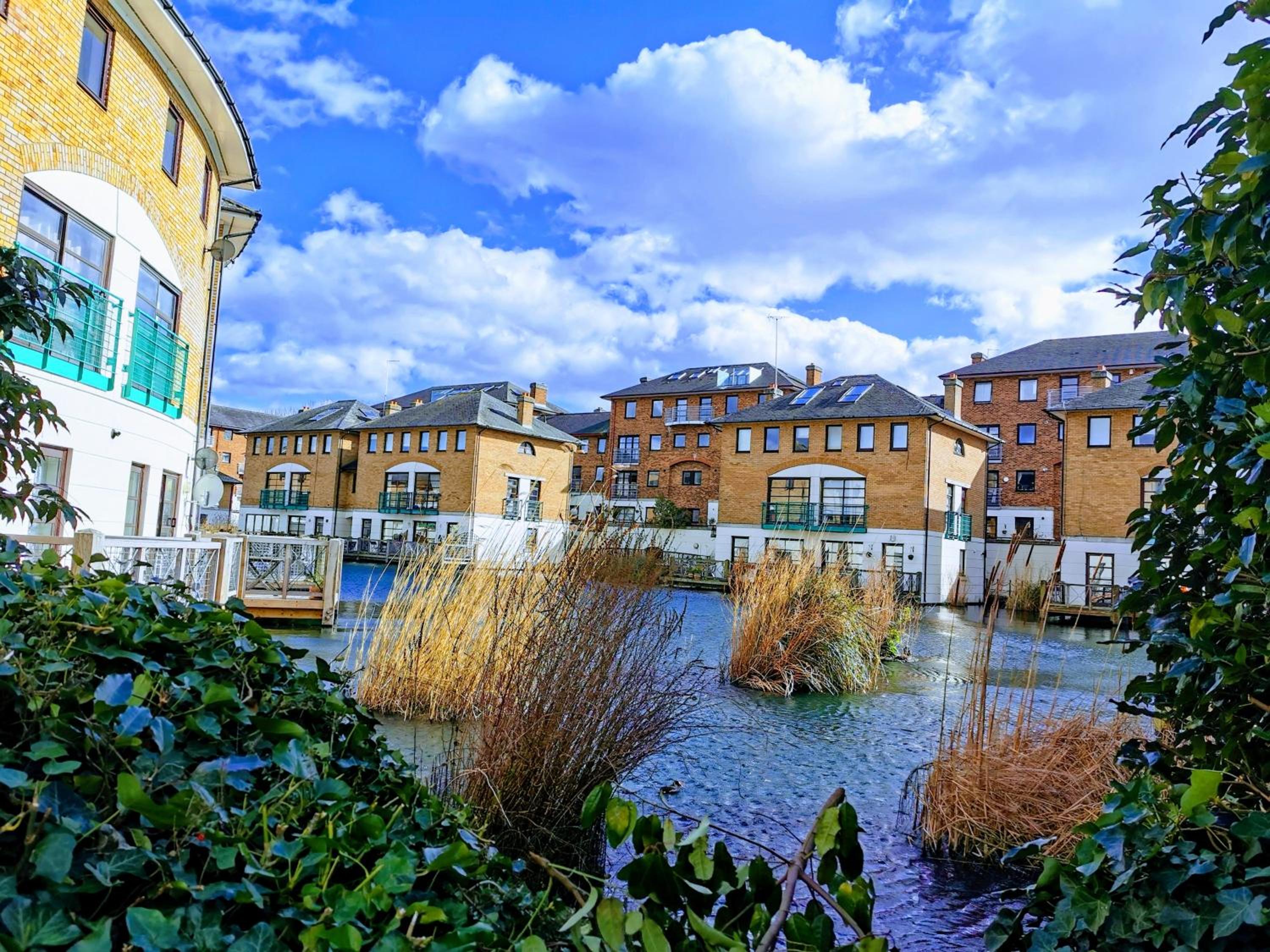 Stunning Massive Bedroom +Direct Thames River View