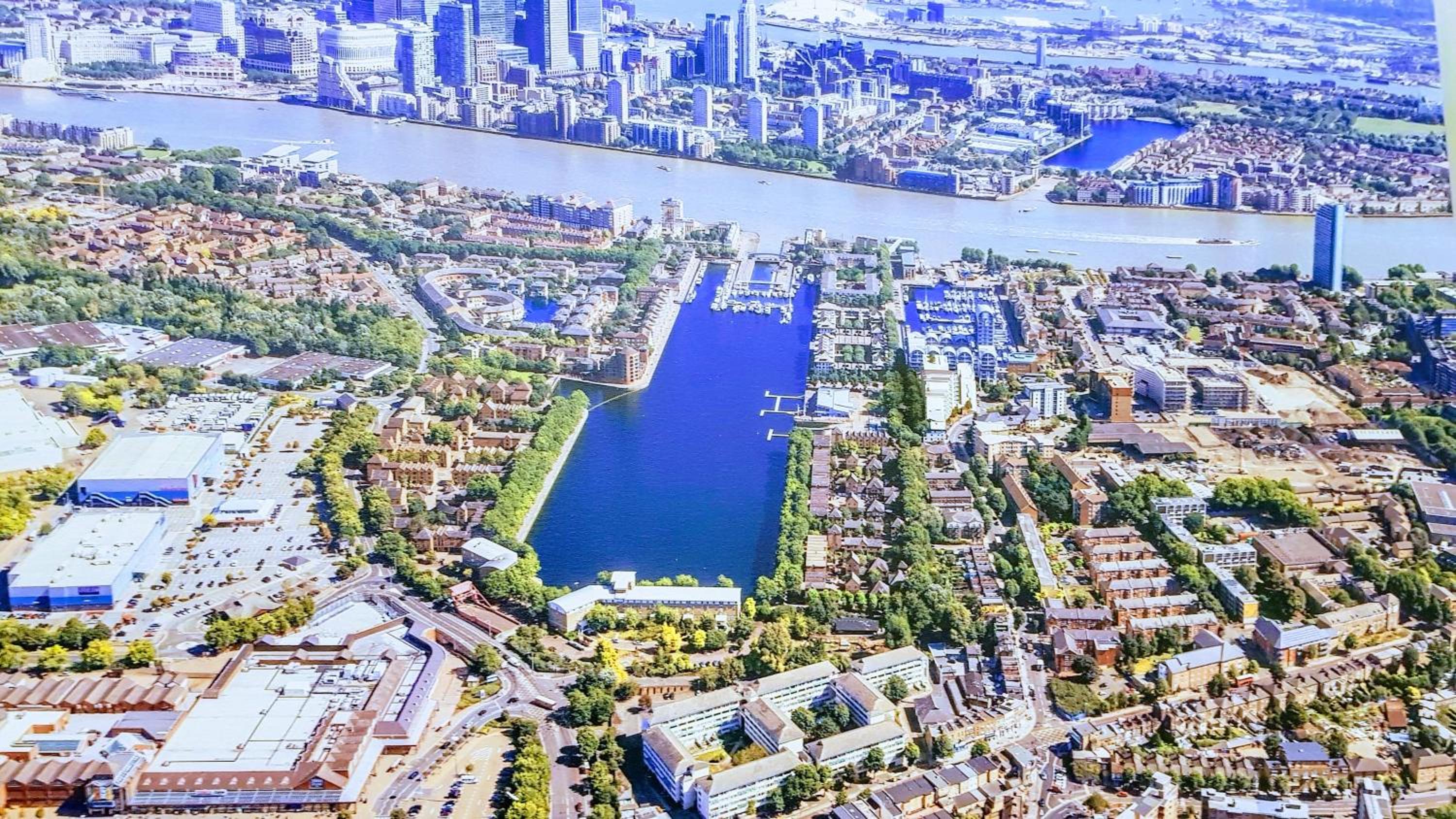 Stunning Massive Bedroom +Direct Thames River View
