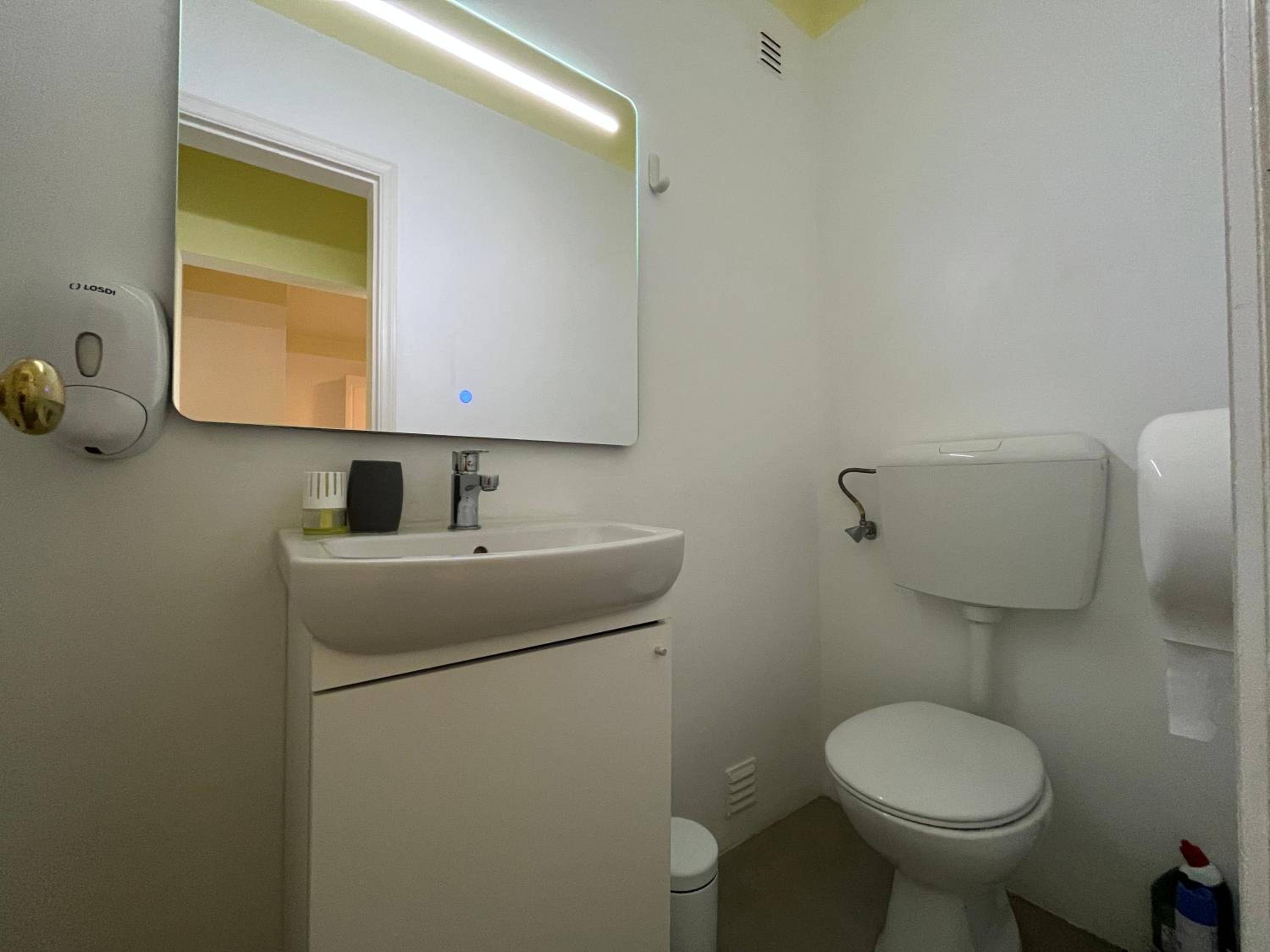 Ljmonade Hostel