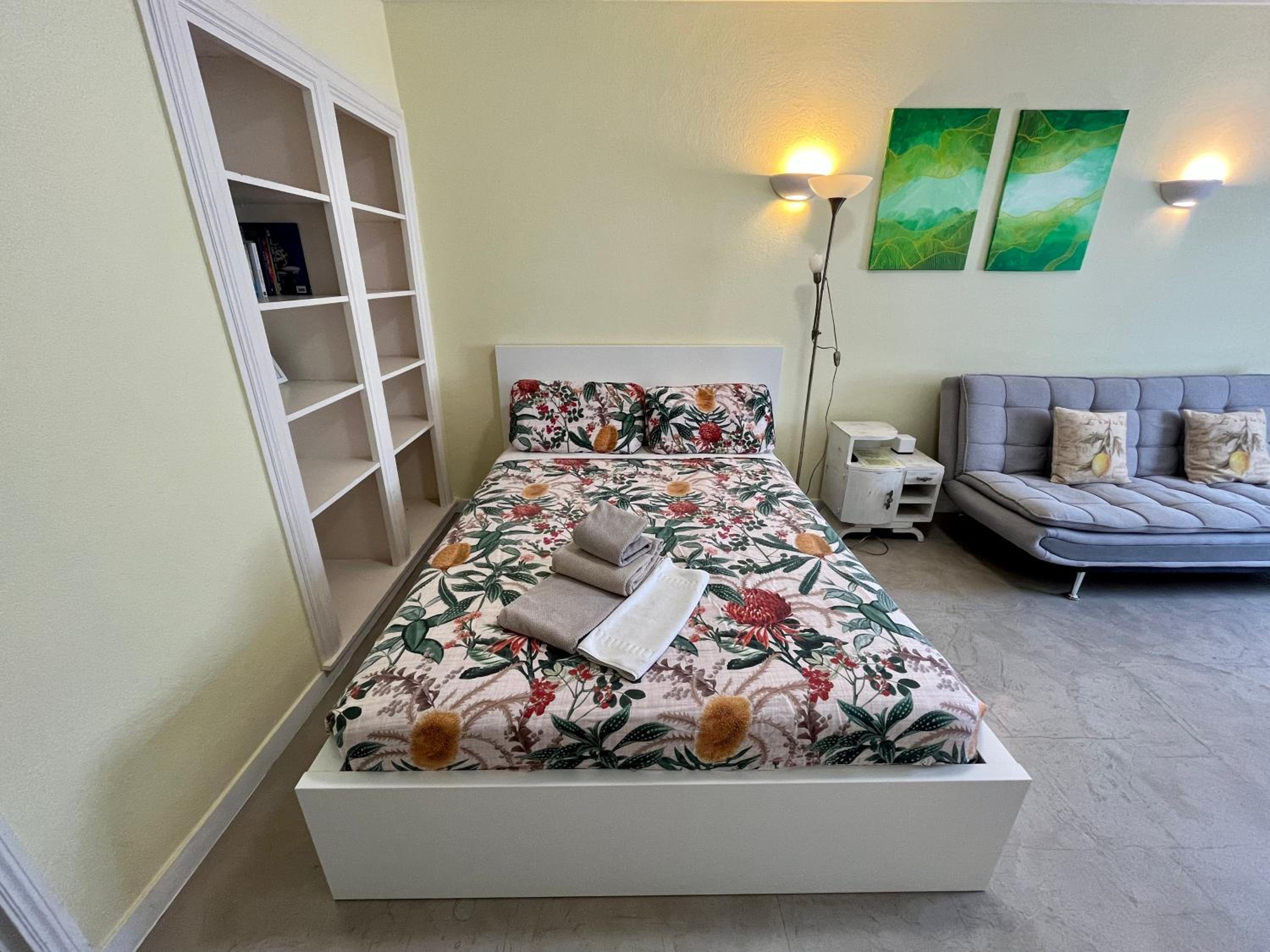 Ljmonade Hostel