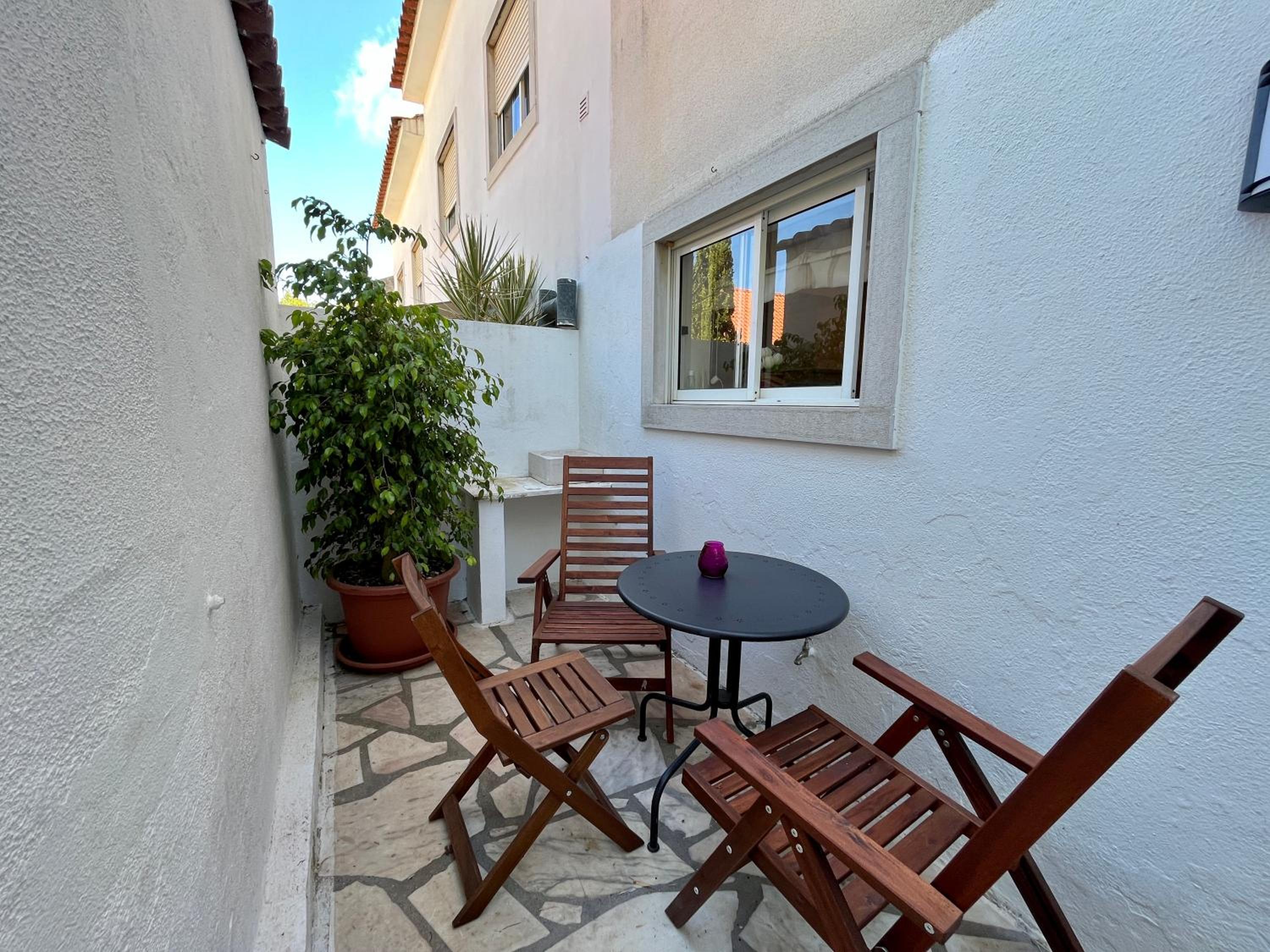 Ljmonade Hostel
