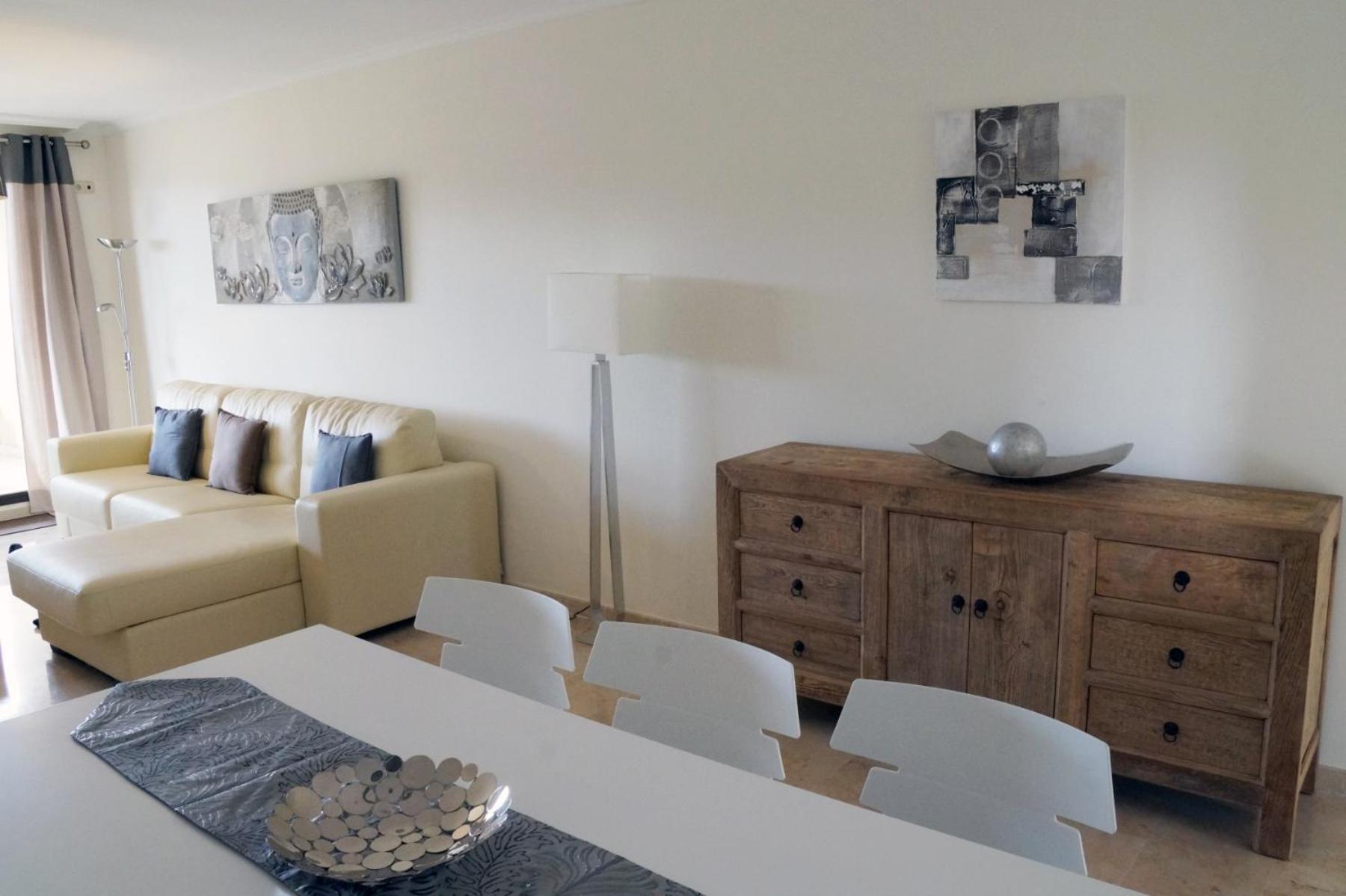 2143-Lovely 2 bedrooms newly furnished view 3