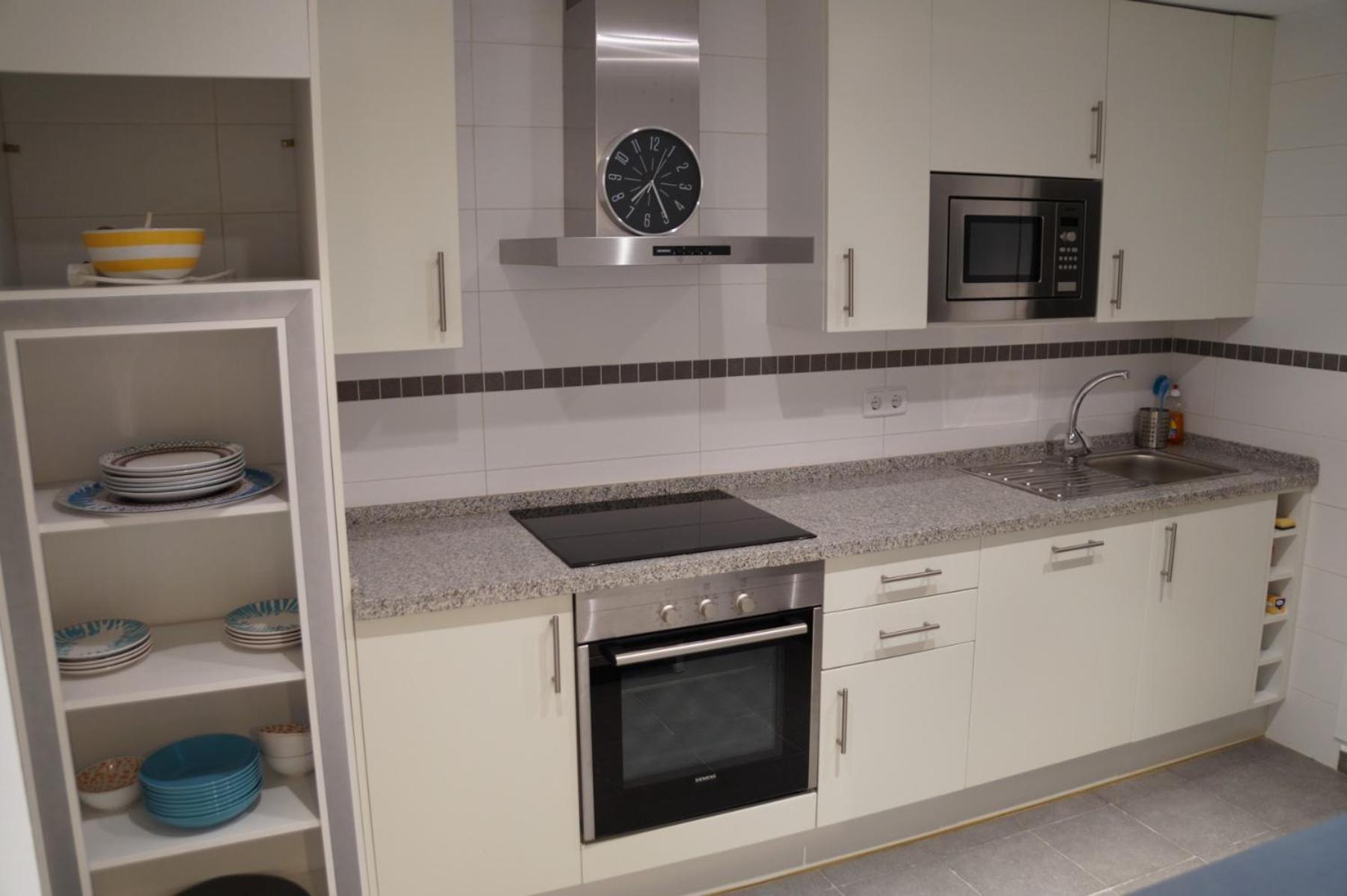 2143-Lovely 2 bedrooms newly furnished view 5