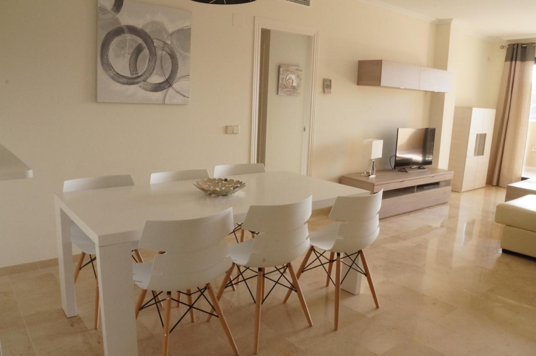 2143-Lovely 2 bedrooms newly furnished view 4