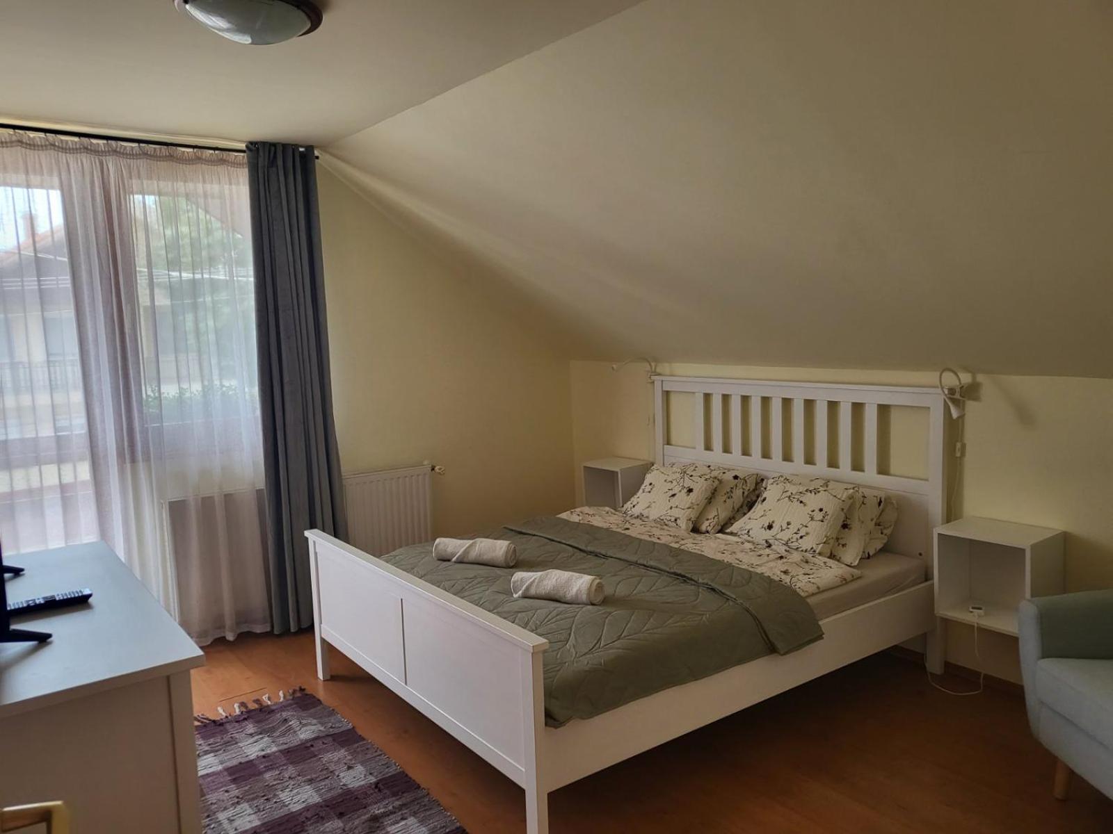 Árpád Apartman - 3 Bedroom Family Apartment with Parking