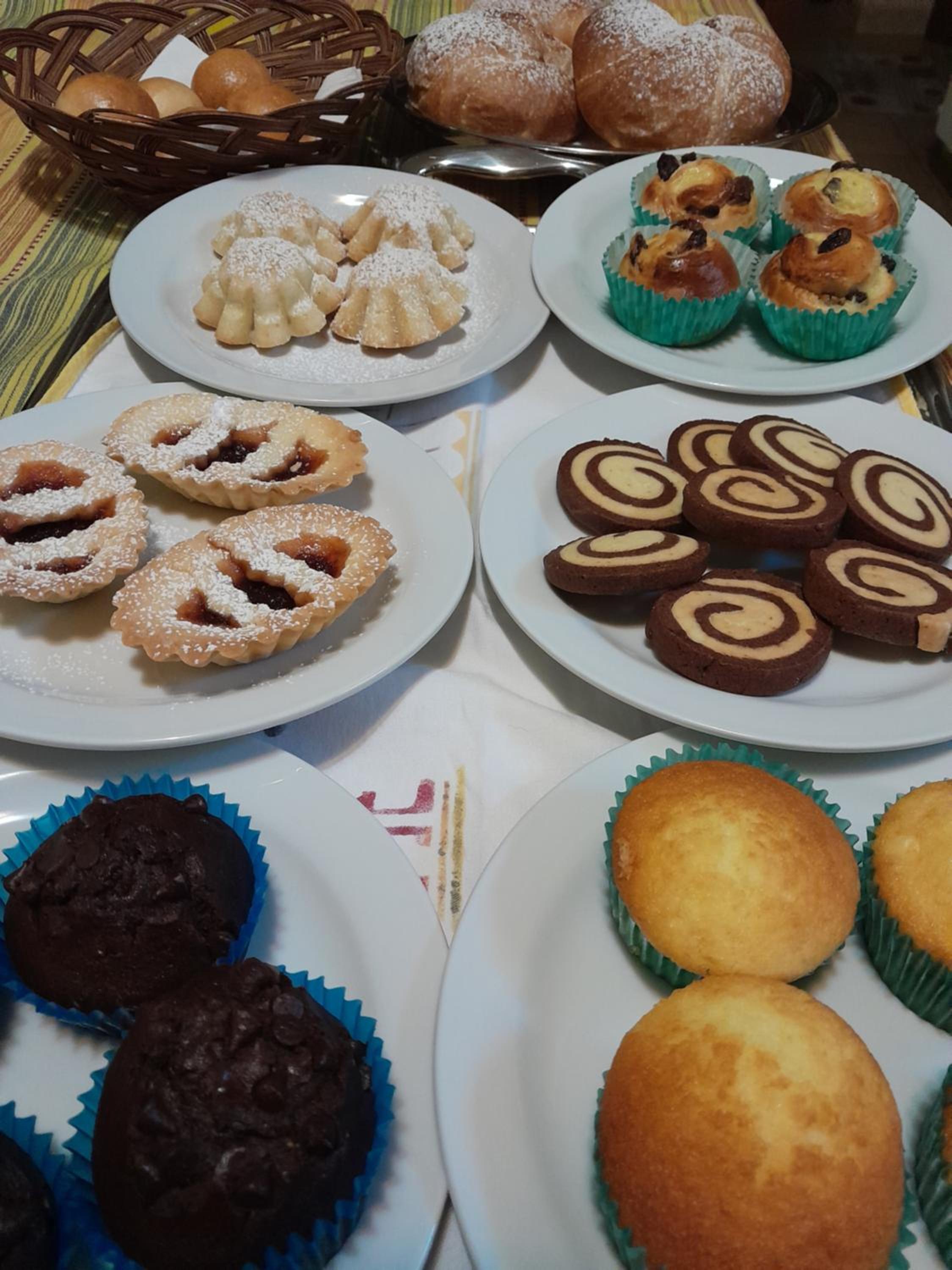 Yellow House photo 4