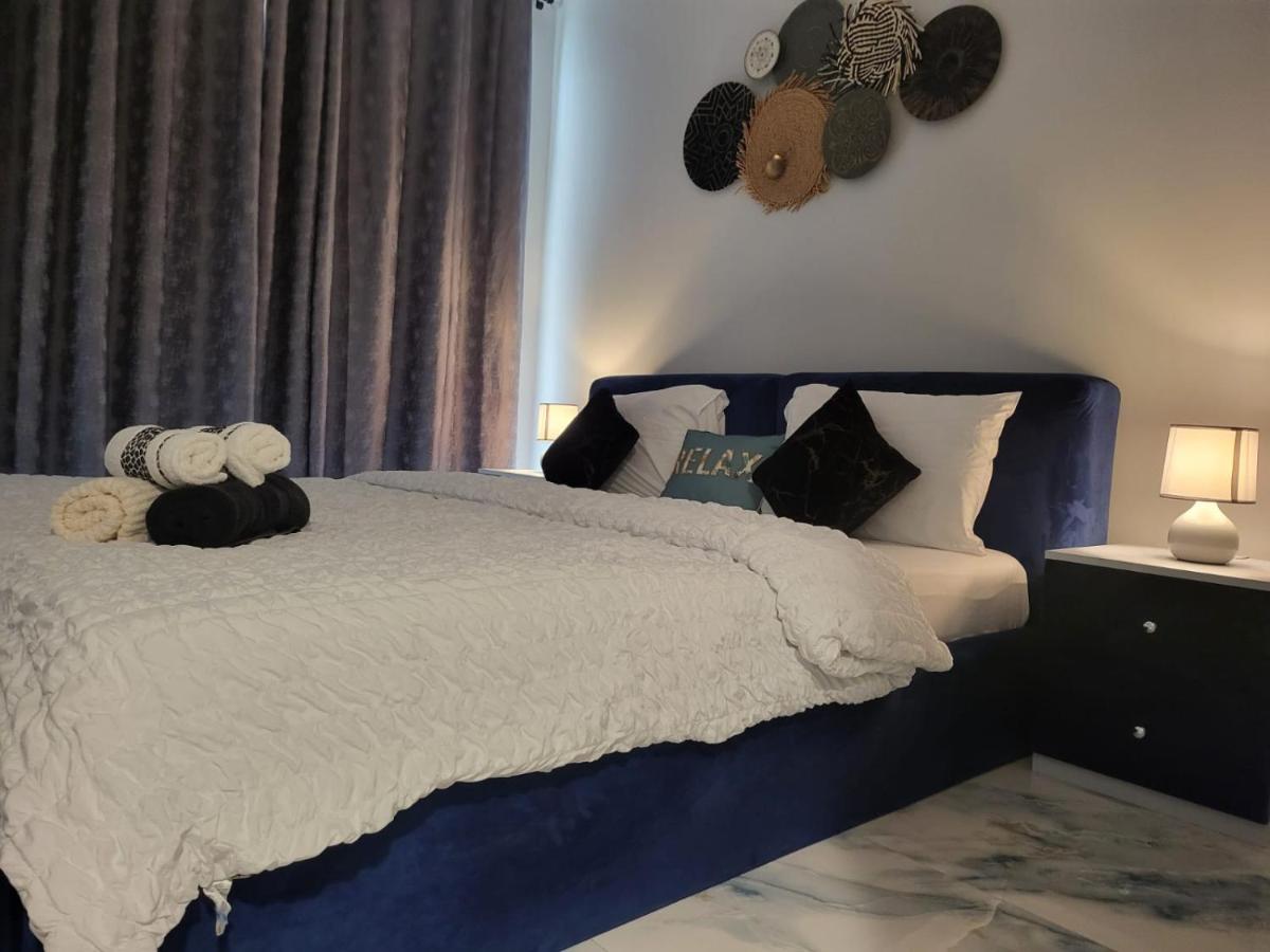 Summer By The Sea Ultra Luxe 1 bedroom Apartment with a private beach - Al Marjan Island