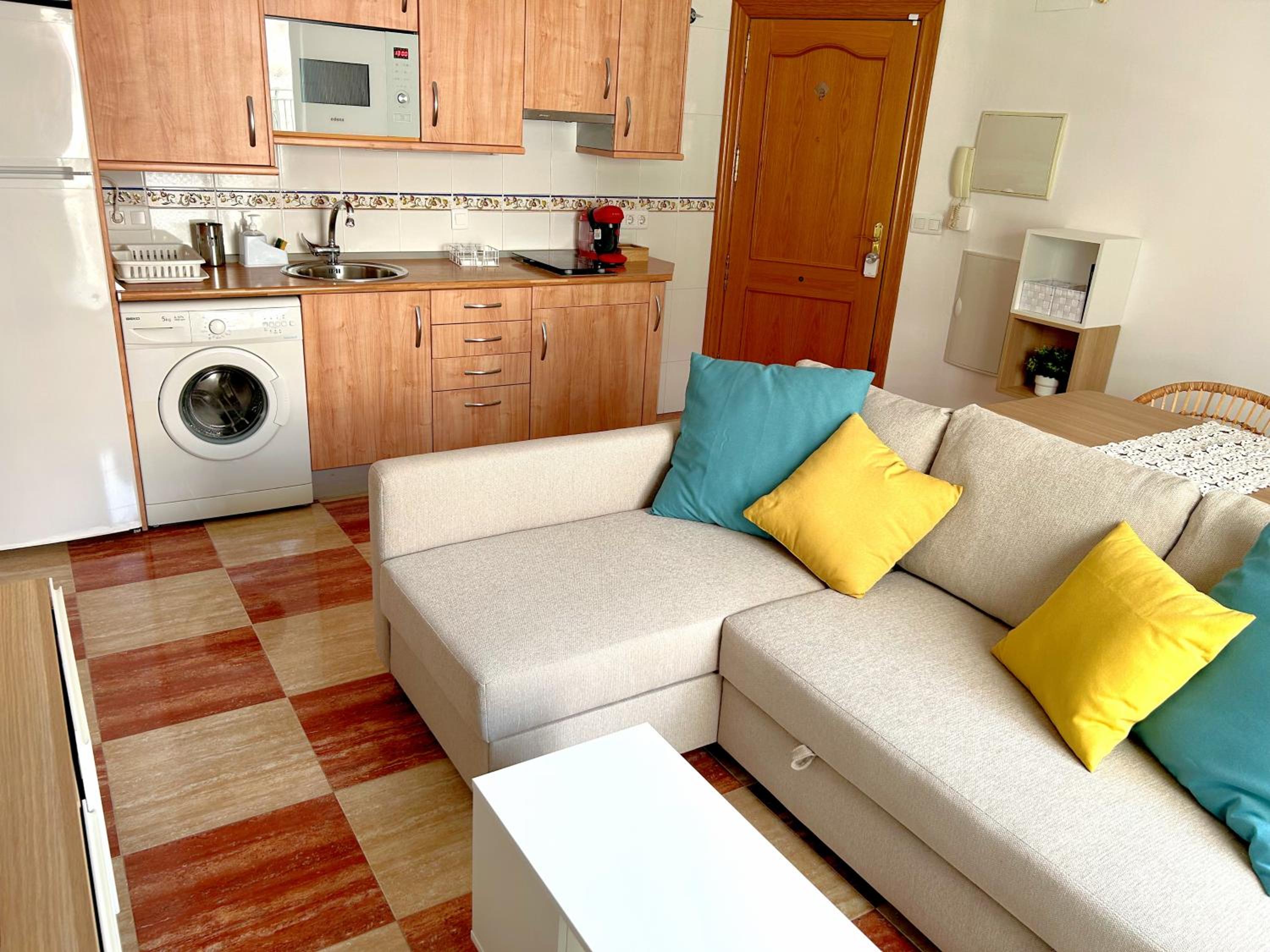 Apartamento con garaje y terraza cerca de la playa view 3