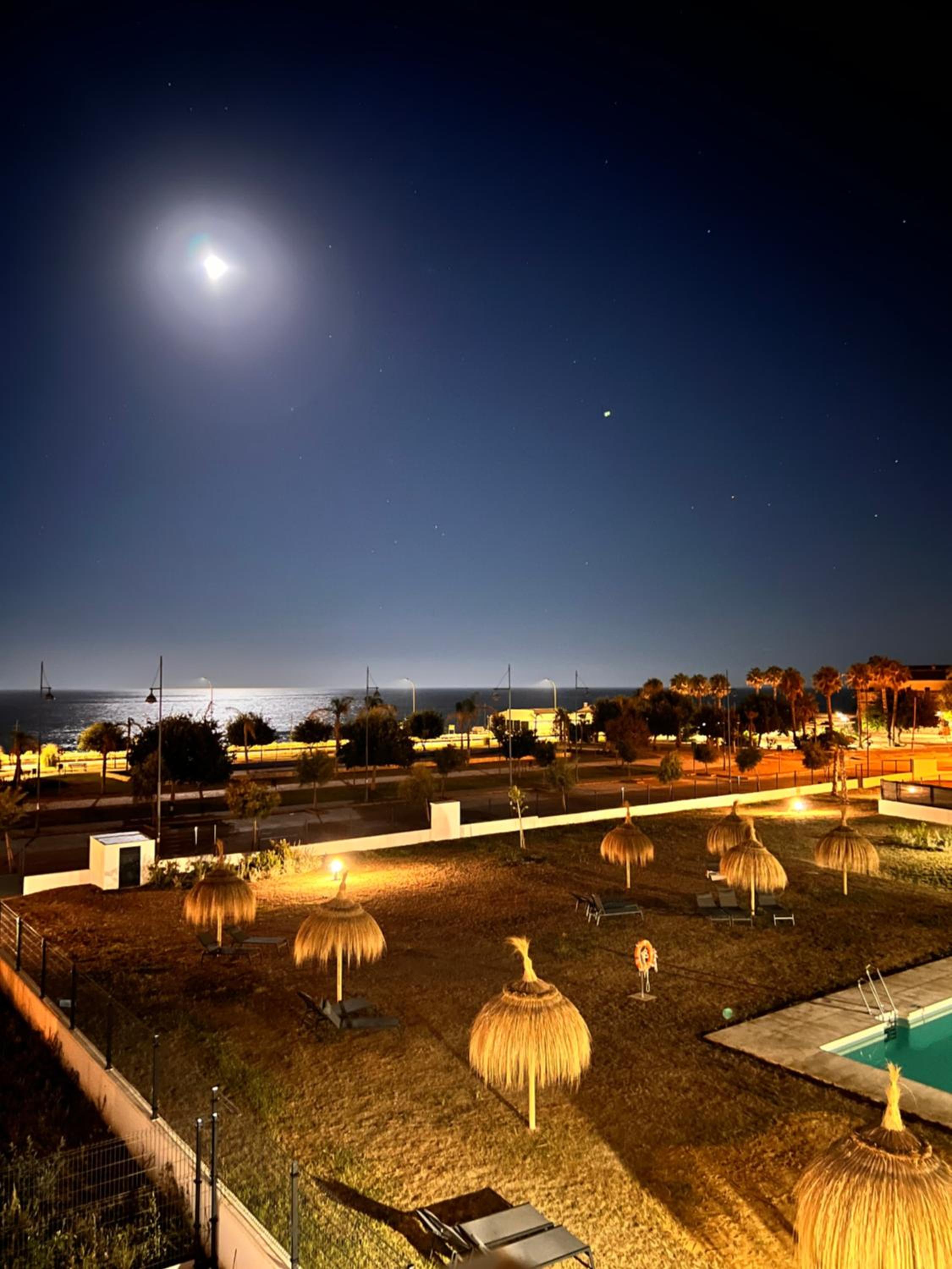 APARTAMENTO en VALLE-NIZA, ALMAYATE, BENAJARAFE, TORRE DEL MAR a 50 METROS de LA PLAYA