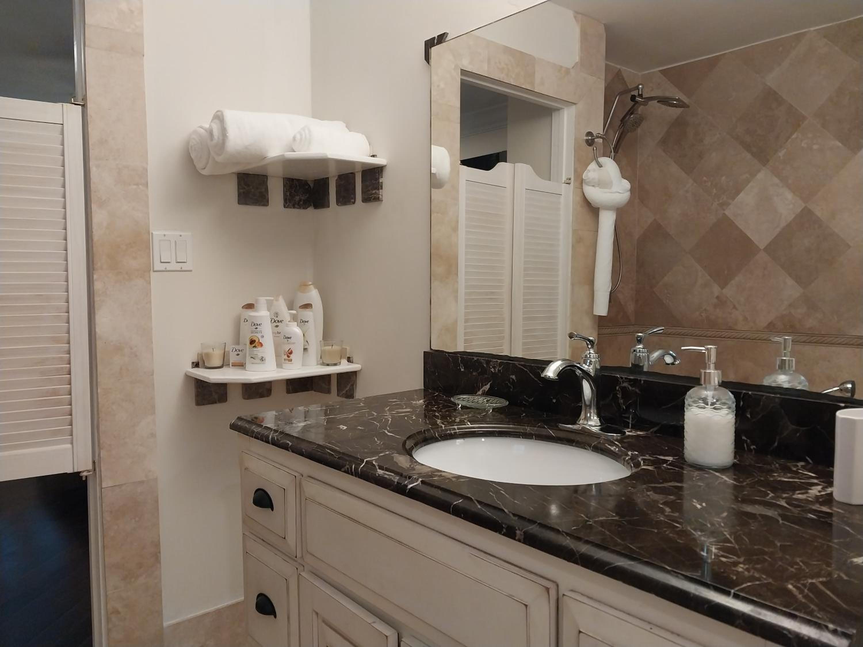 Private Guest House 2 bedrooms & 2 baths near Grace Bay Beach & Long Bay Beach. view 5