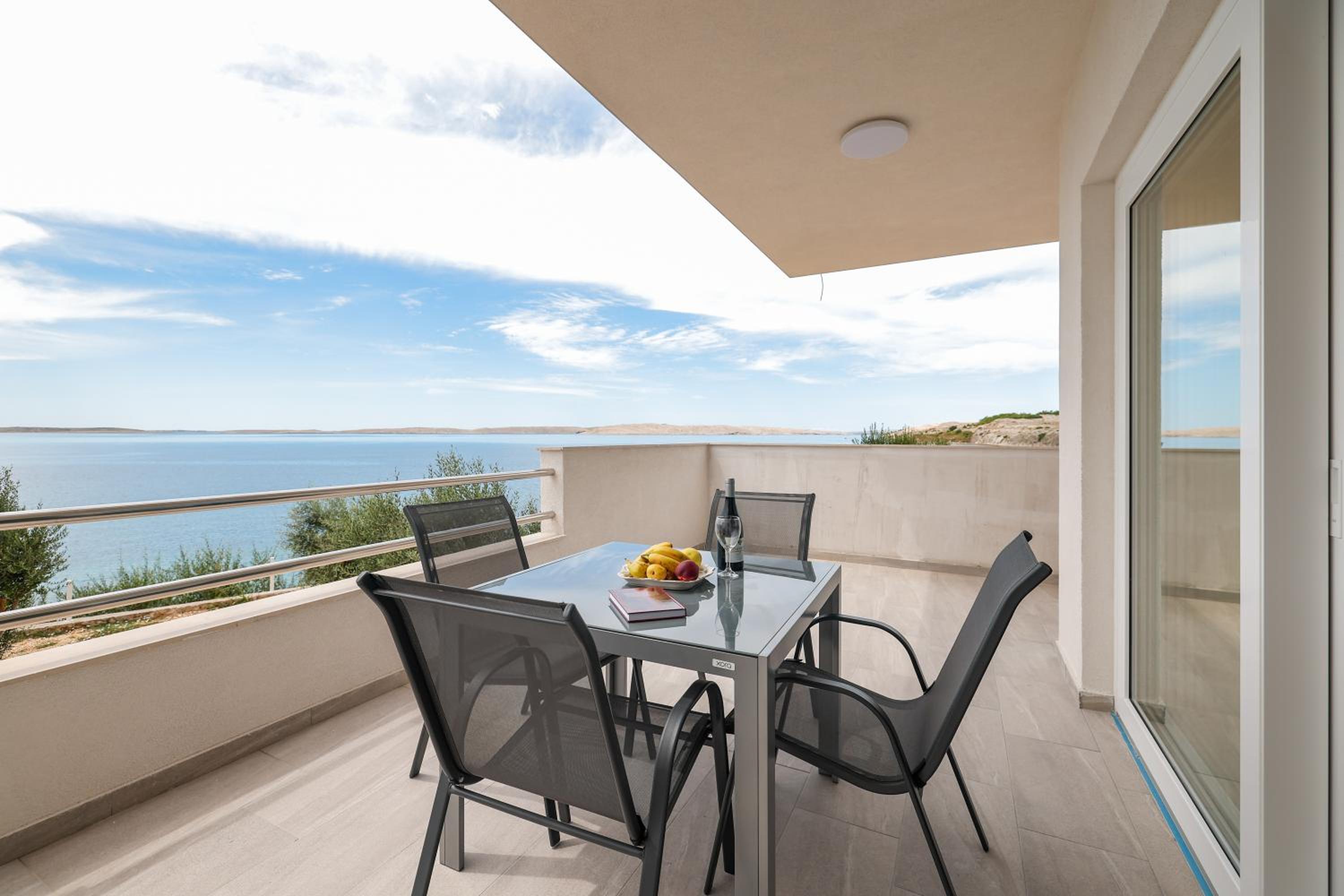 Beachfront Apartments Tić with Seaview