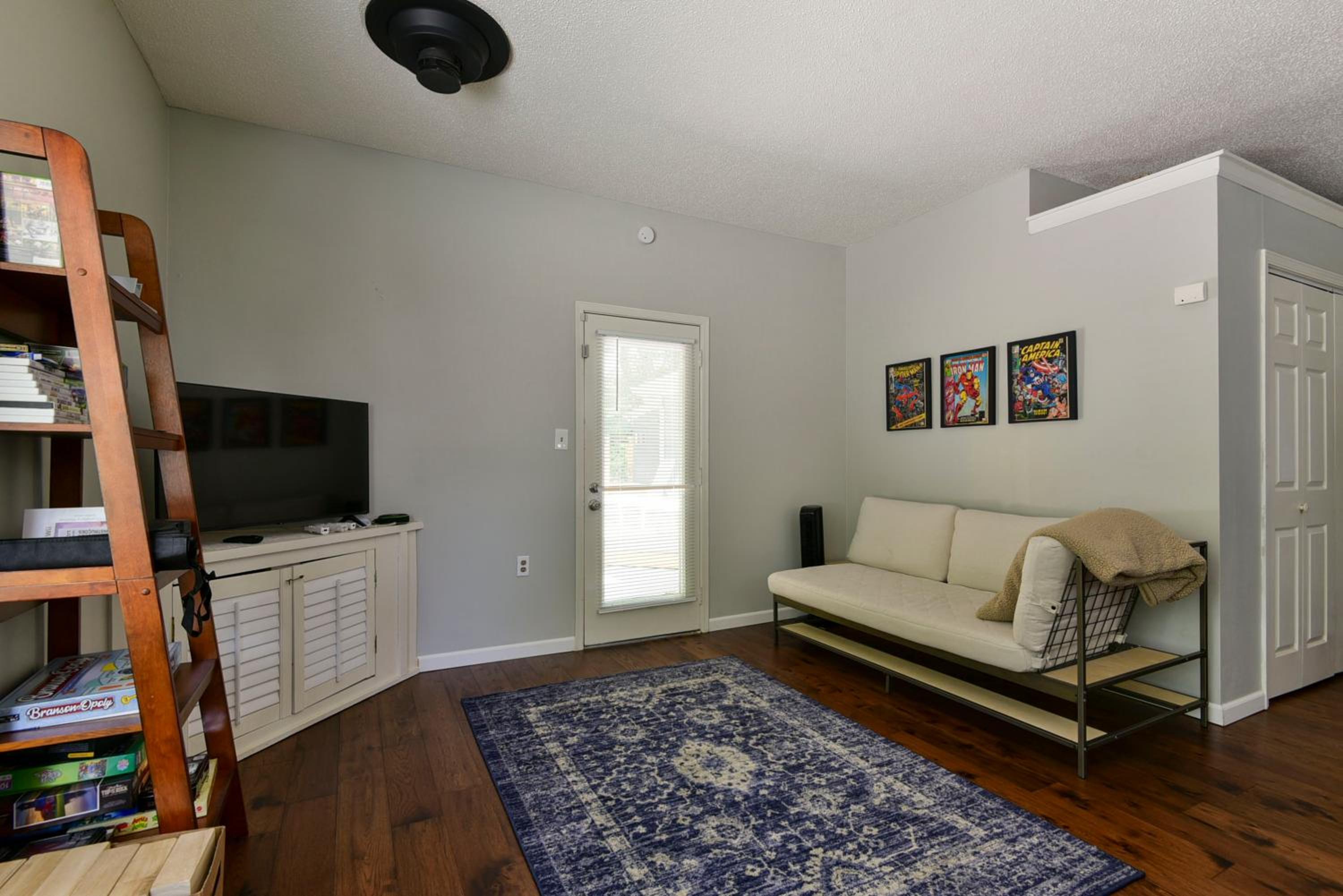Large, private home mins to Silver Dollar City! - Property Image 3