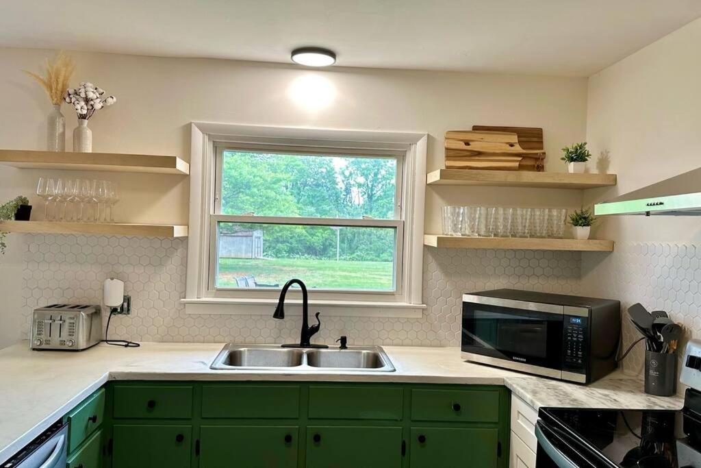 Mountain View Getaway - Stunning Views and Privacy view 3